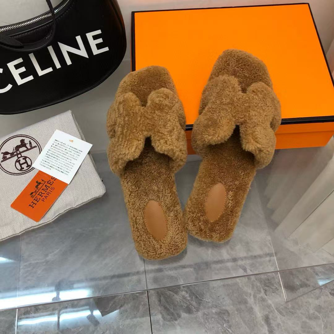 UA H**me5 Oran sandal