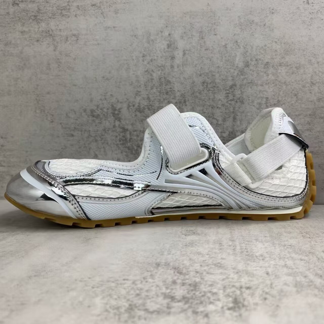 ua b0tt*ga Ven*ta orbit flash mary-jane sneaker