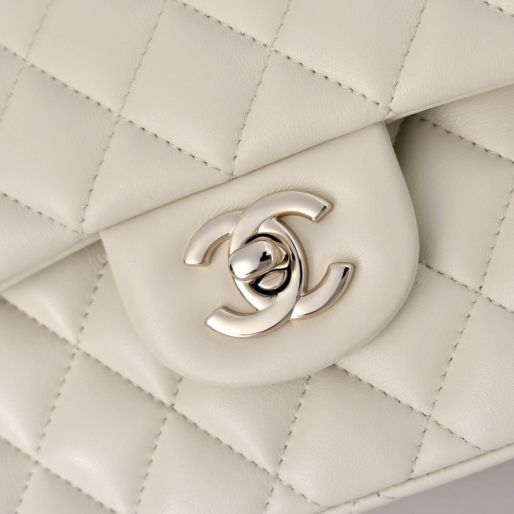 Ch**el classic flap handbag milky tea with light gold hardware a01113 23x14.5x6cm