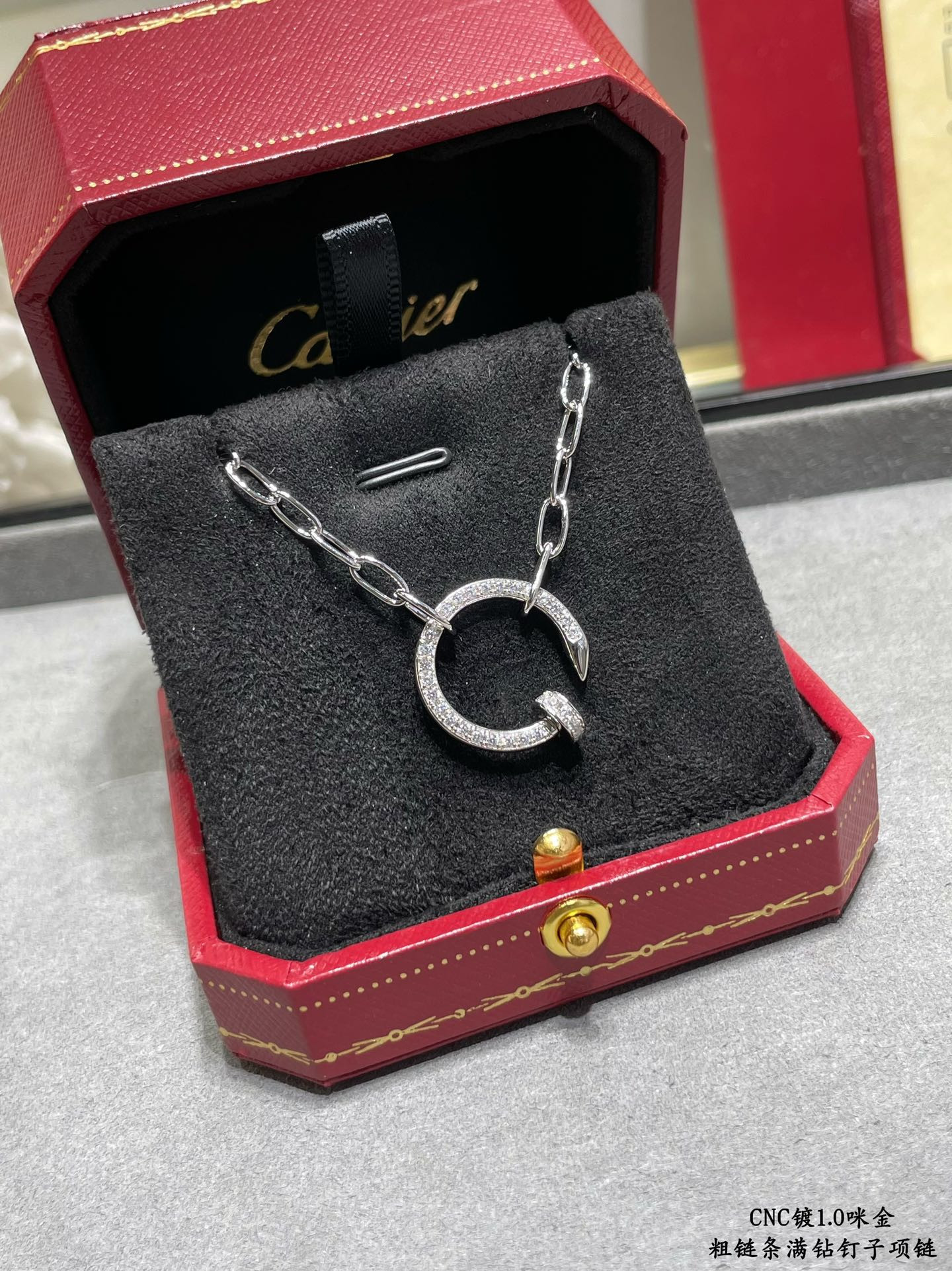 Ca*t1er Thick chain full of D1am0nd nail Necklace