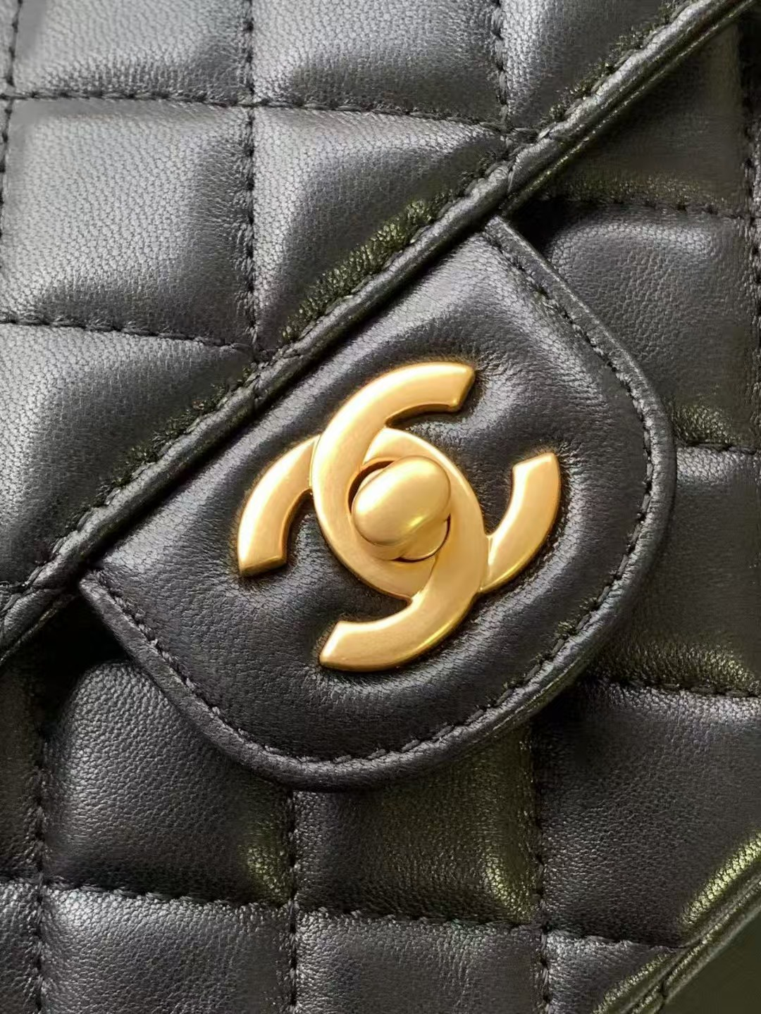 Ch**el Flap Handle Bag 14x20x6cm
