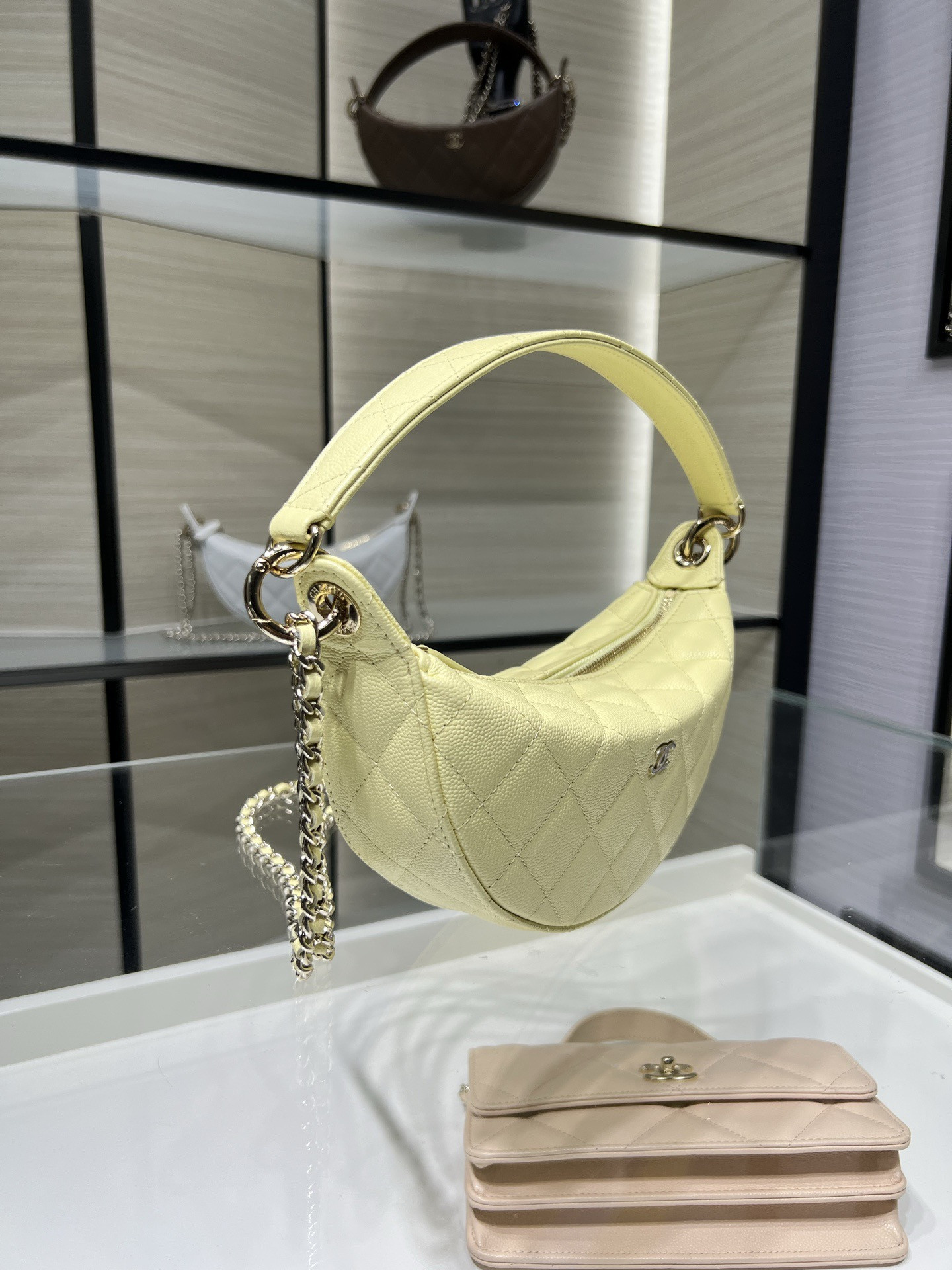 Ch**el clutch with chain light gold hardware ap5094 15x22x6cm