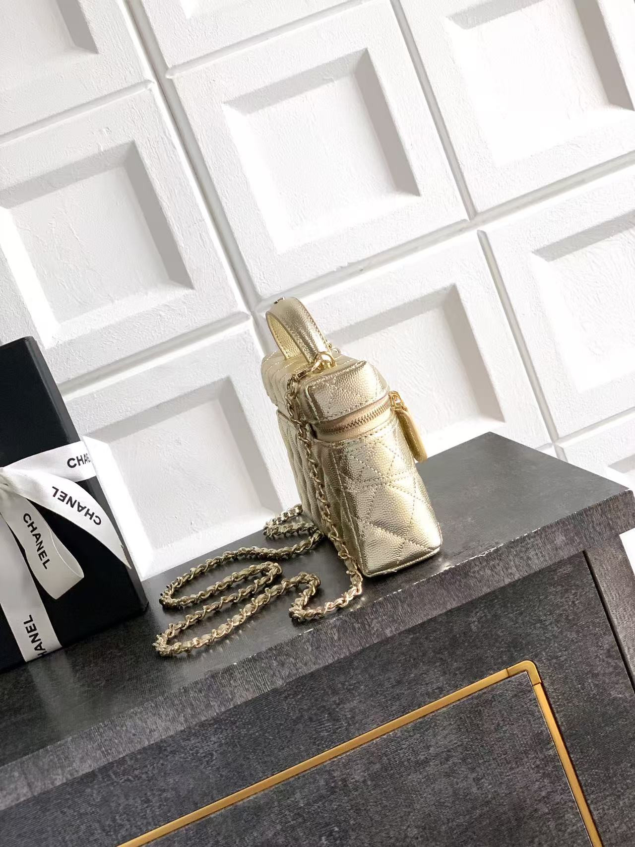 Ch**el long vanity with chain 17×19.5×5cm