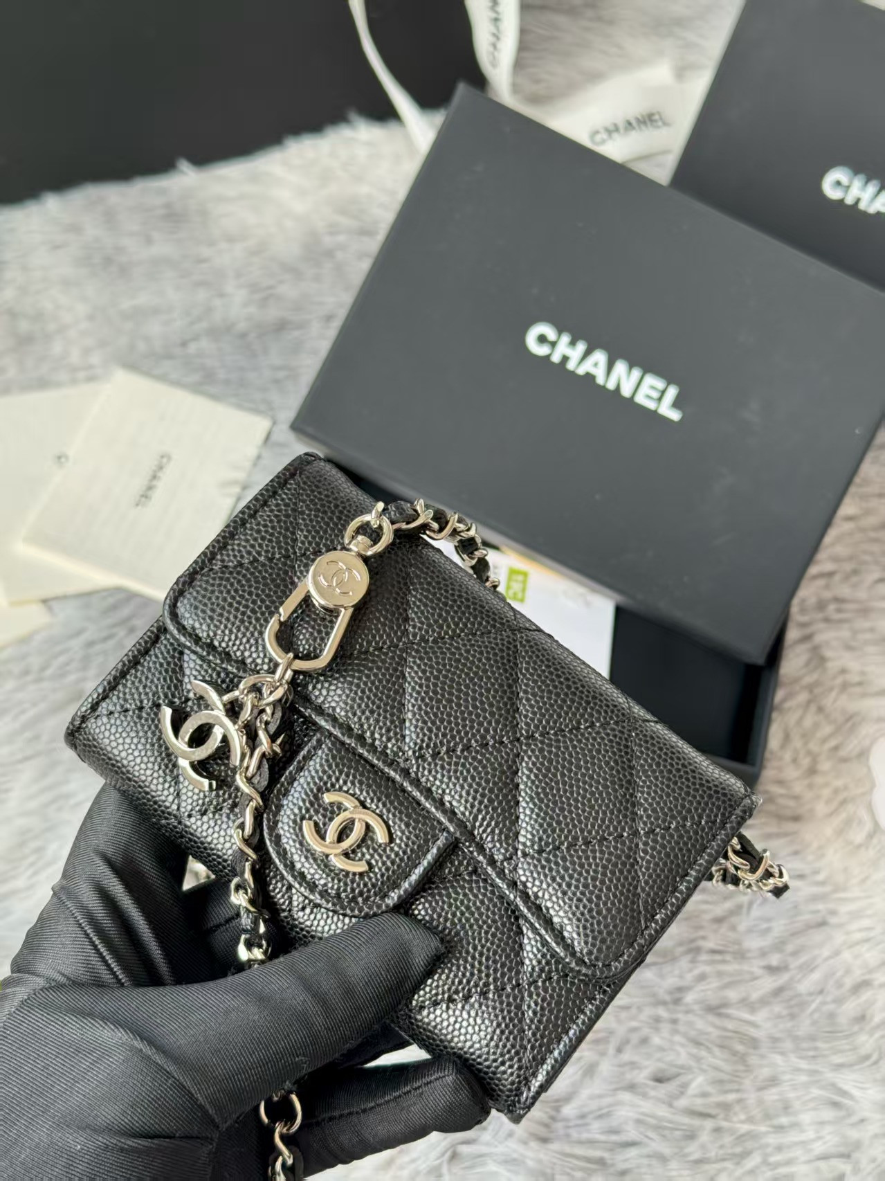 Ch**el Wallet on Chain 11x7.5x2cm