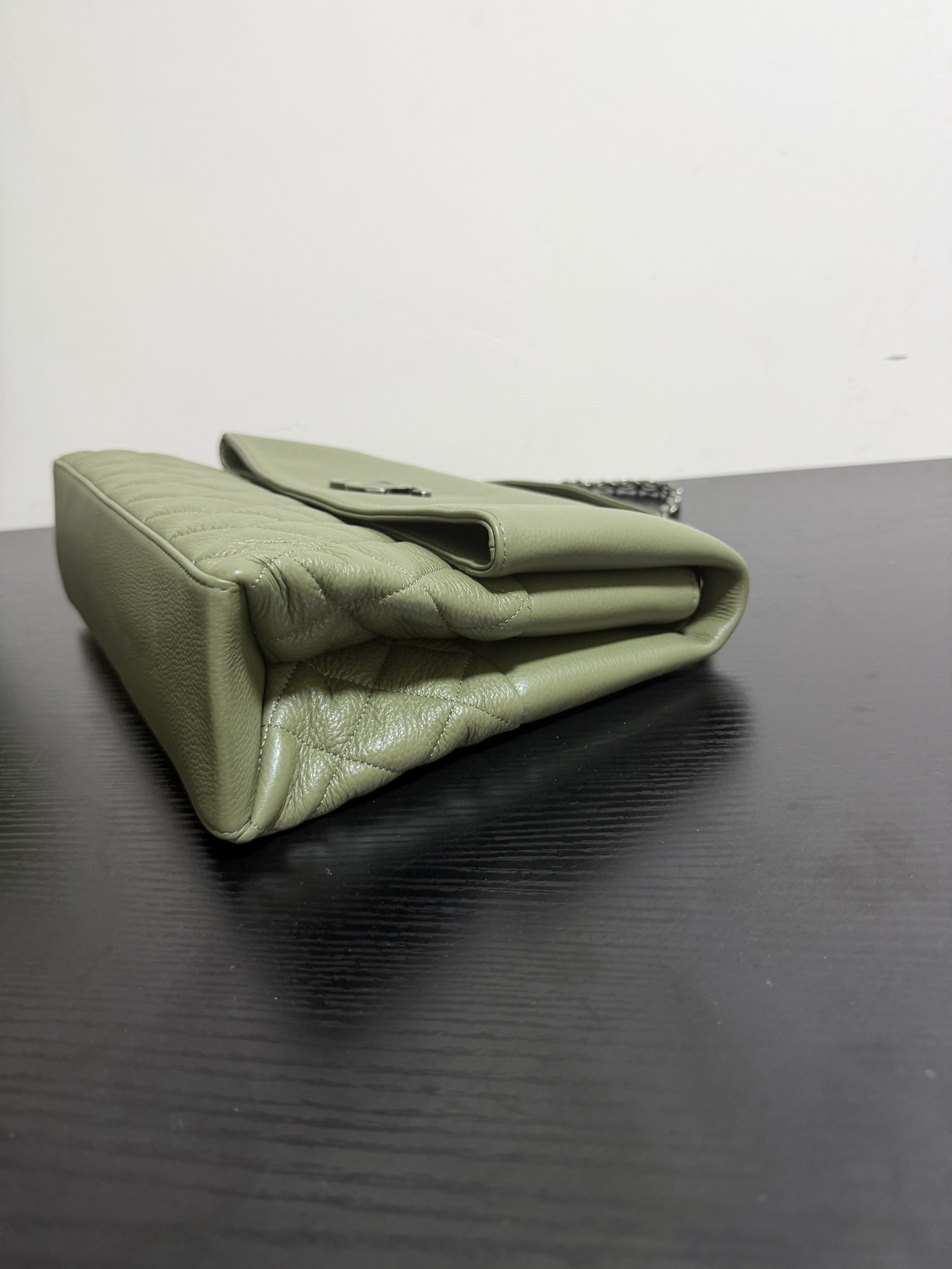 Ch**el hampton flap handbag as7095 32x19x7.5cm