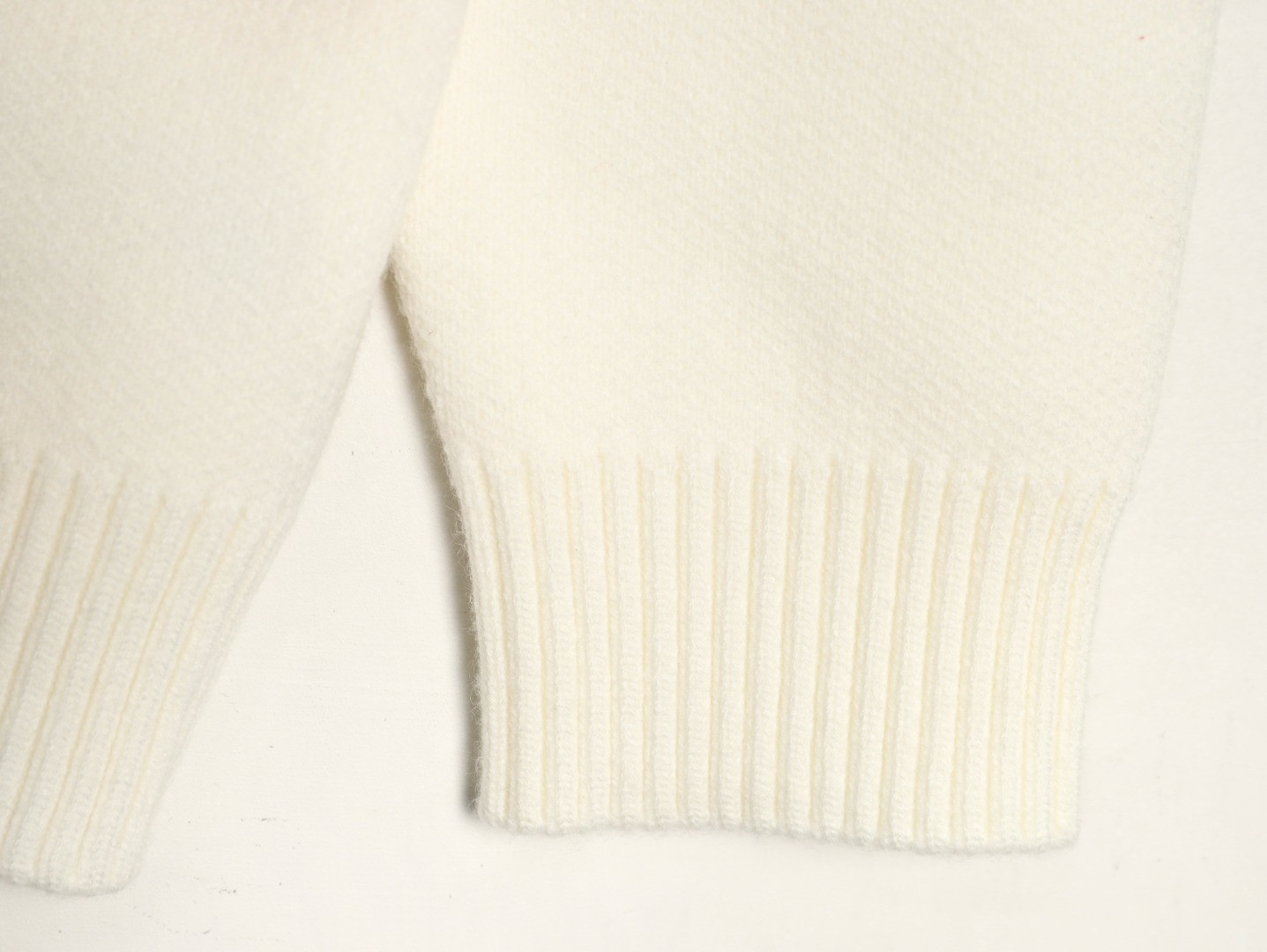 L0vis Vvtt0n 25ss Sweaters