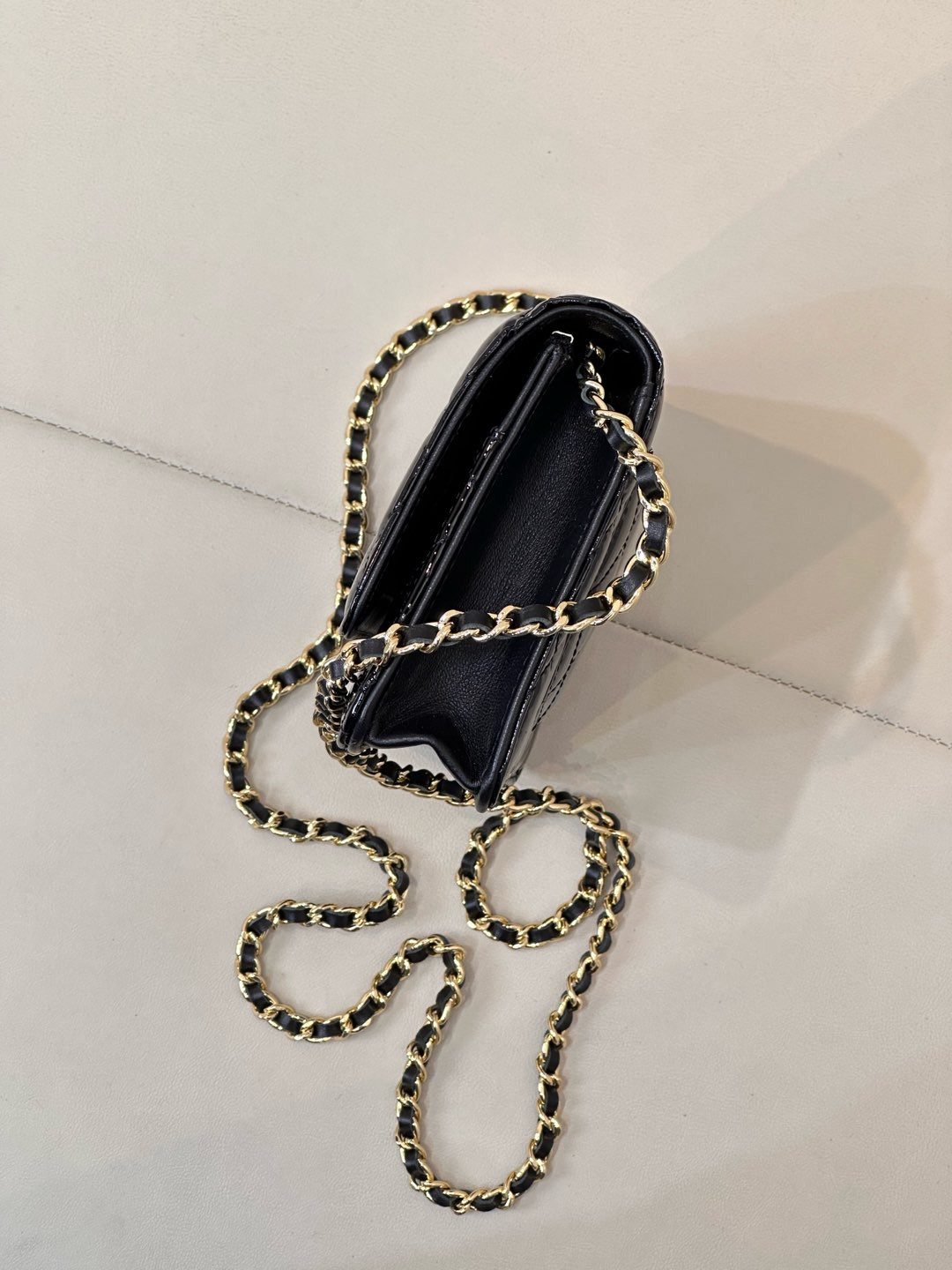 Ch**el woc classic wallet on chain 13x19x3cm