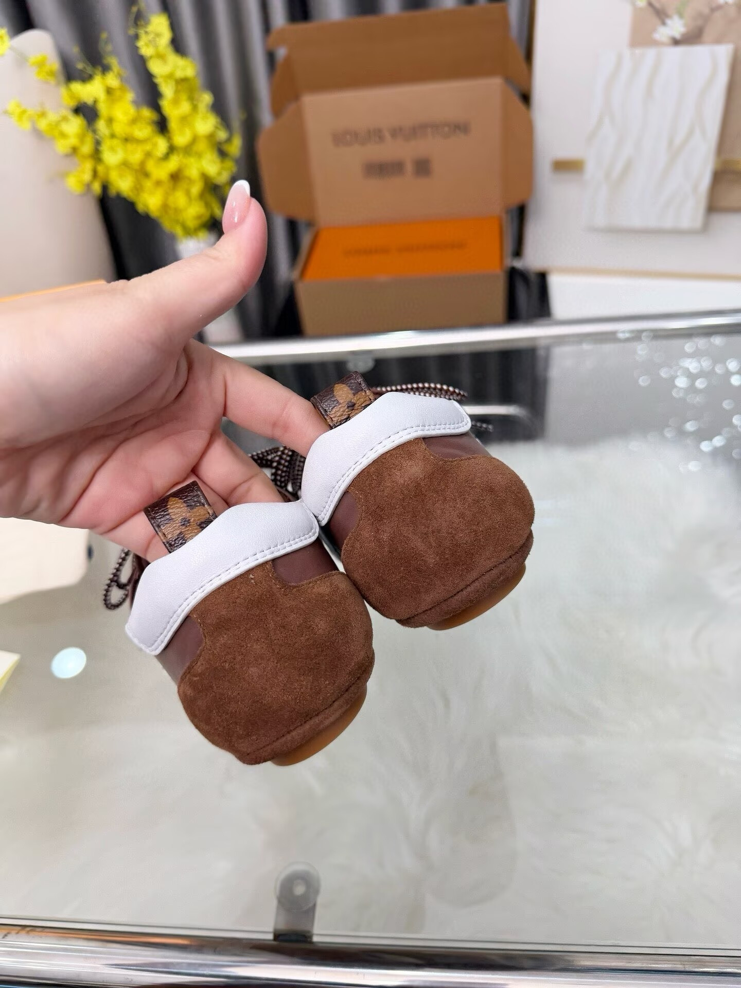 UA LV Sneaker