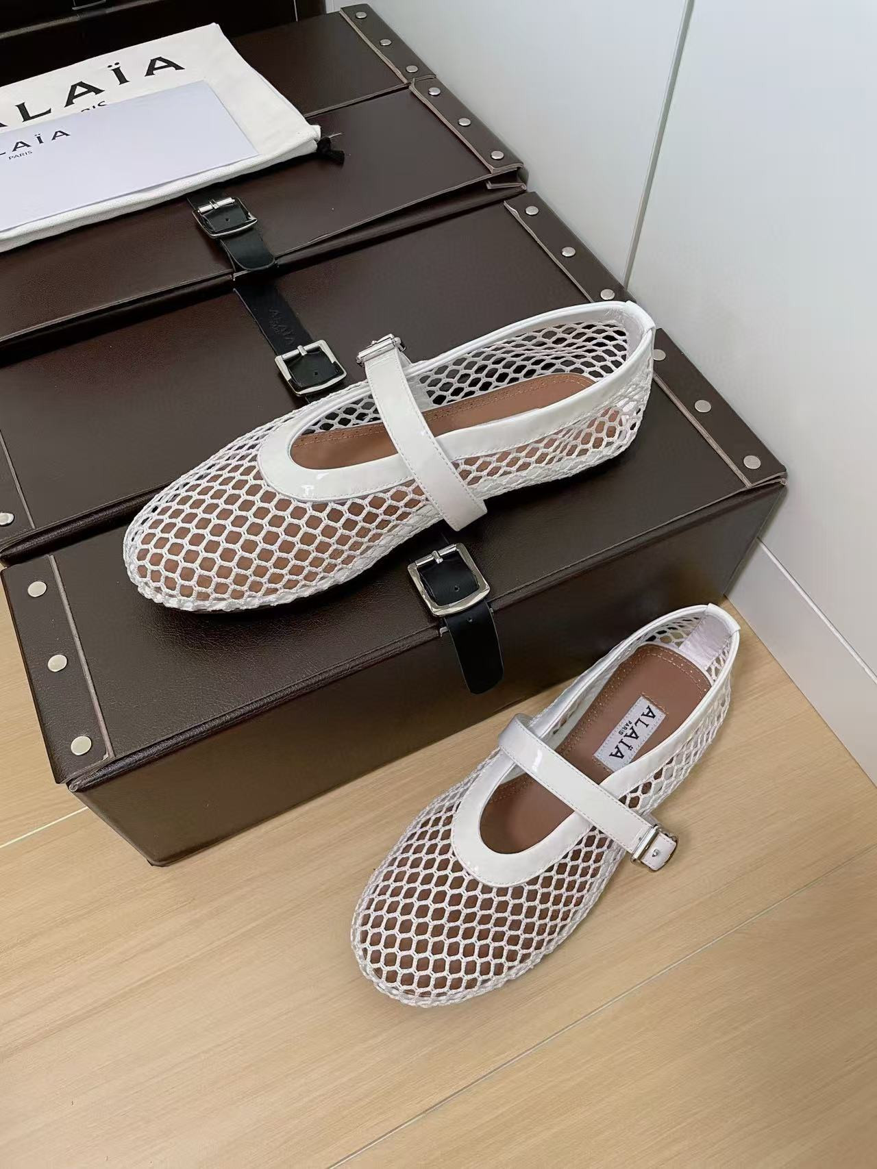 UA A1a1a BALLET FLATS IN FISHNET