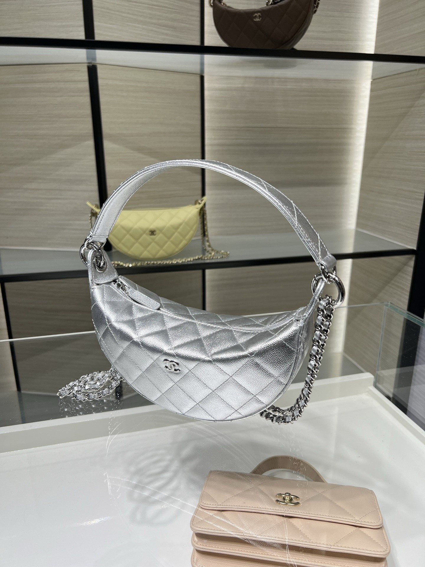 Ch**el clutch with chain silver hardware ap5094 15x22x6cm