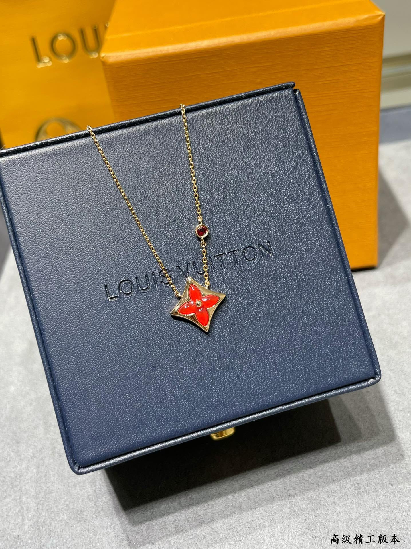 L0vis Vvtt0n Square Red D1am0nd Mother-of-Pearl Necklace