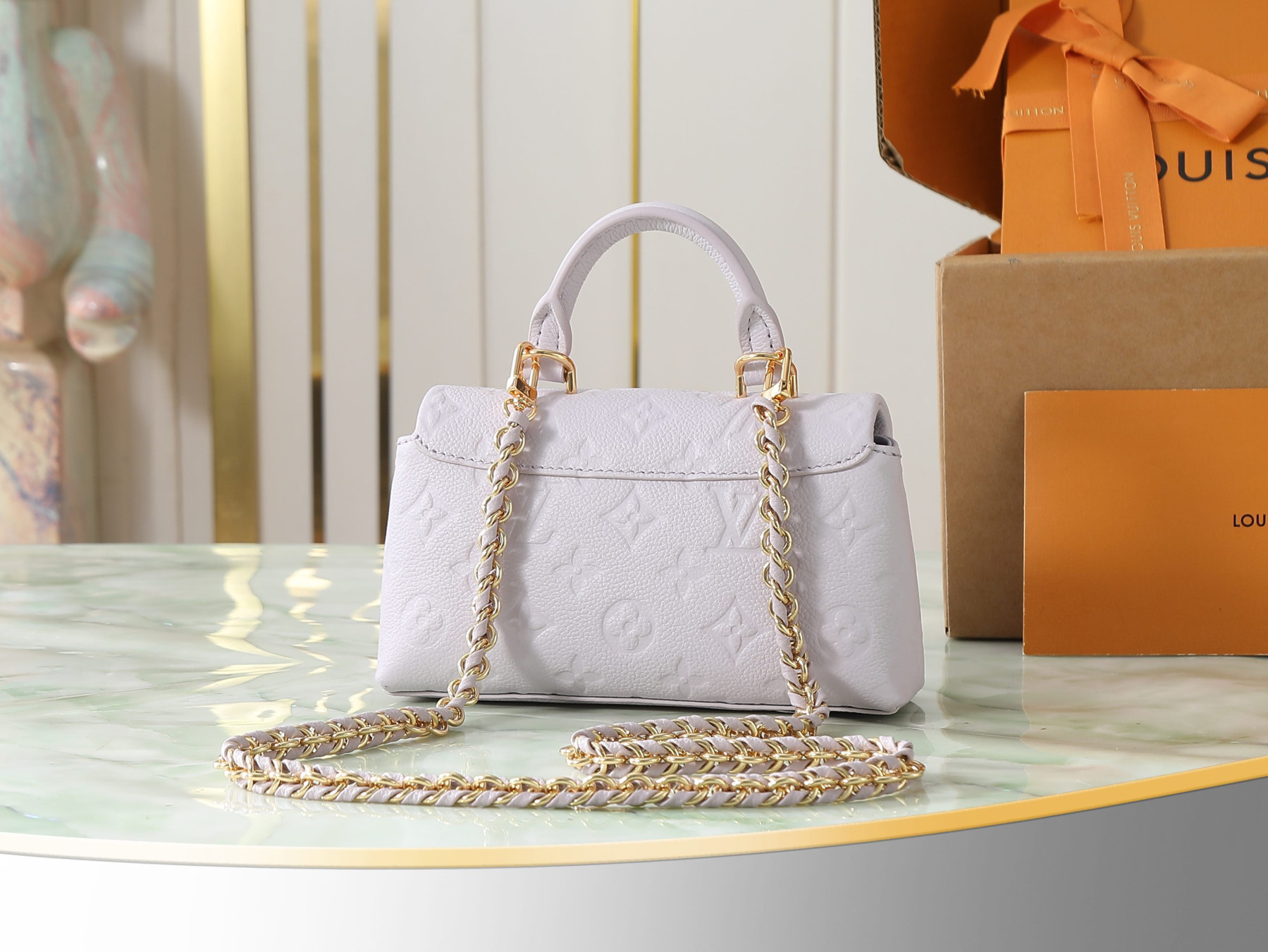 LV Nano Madeleine M29380 21x12.5x6cm