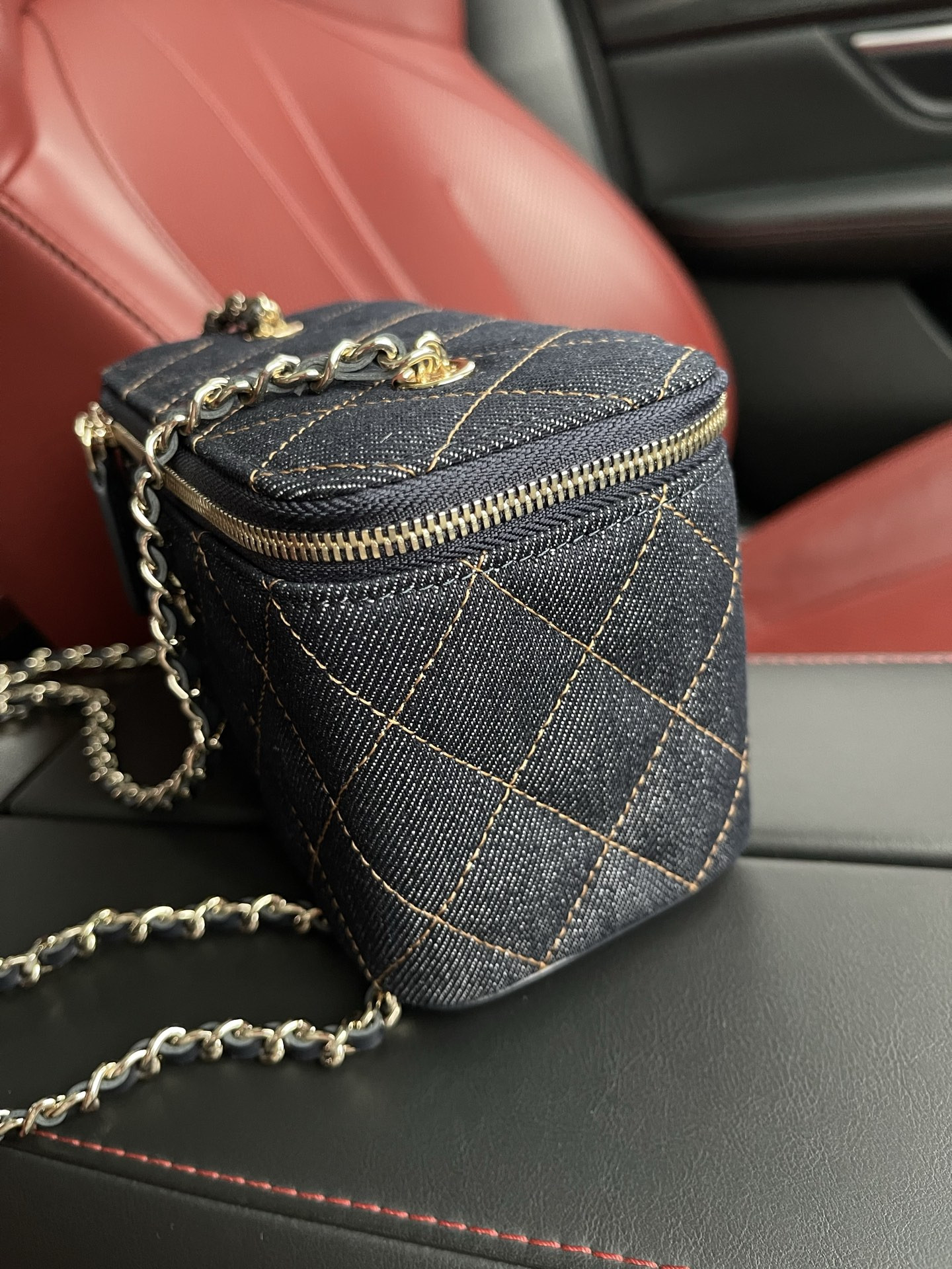 Ch**el clutch with chain 10x16x8cm (light gold buckle)