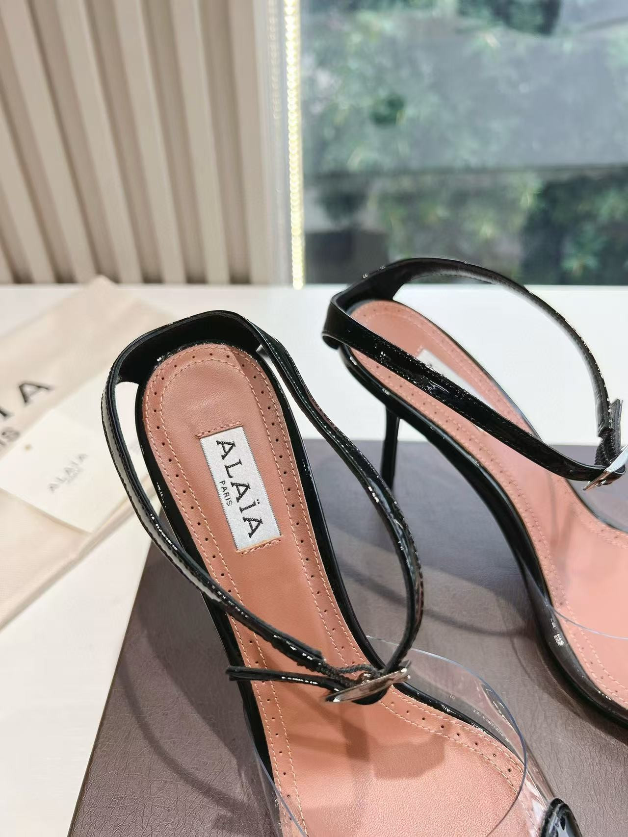 UA A1a1a Patent Heart-Toe Stiletto Pumps