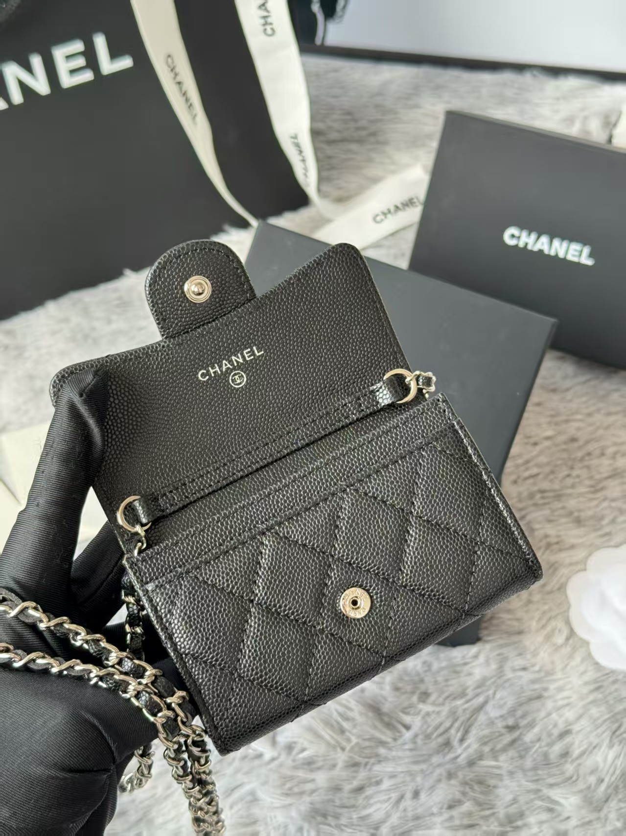 Ch**el Wallet on Chain 11x7.5x2cm