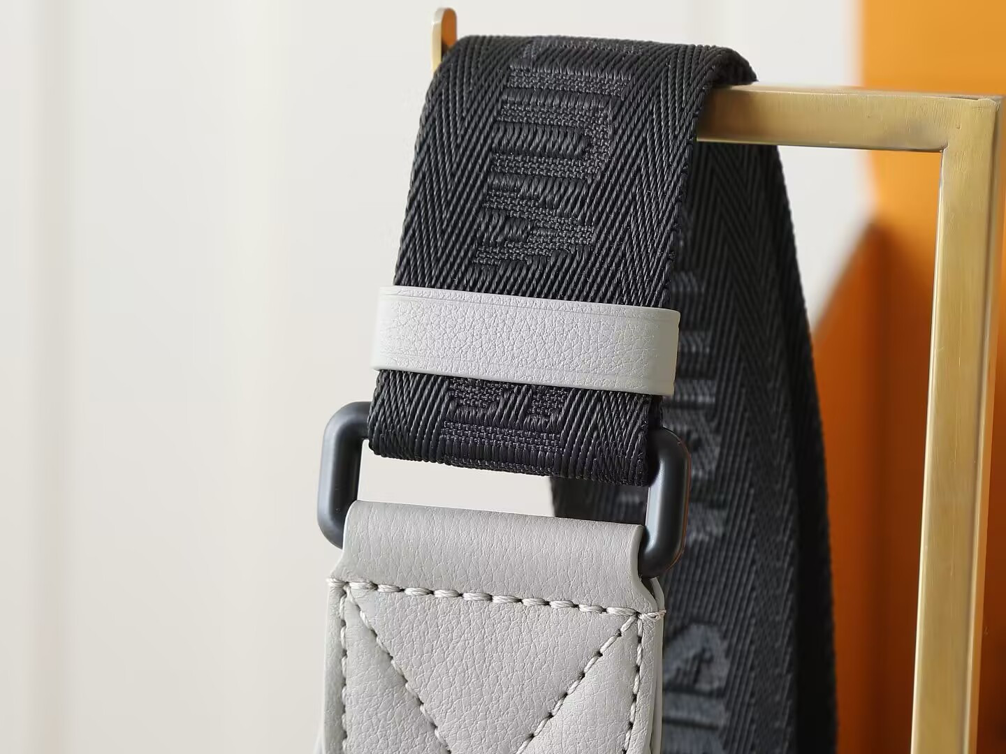 LV Duo Slingbag M14916 20 x 42 x 6CM