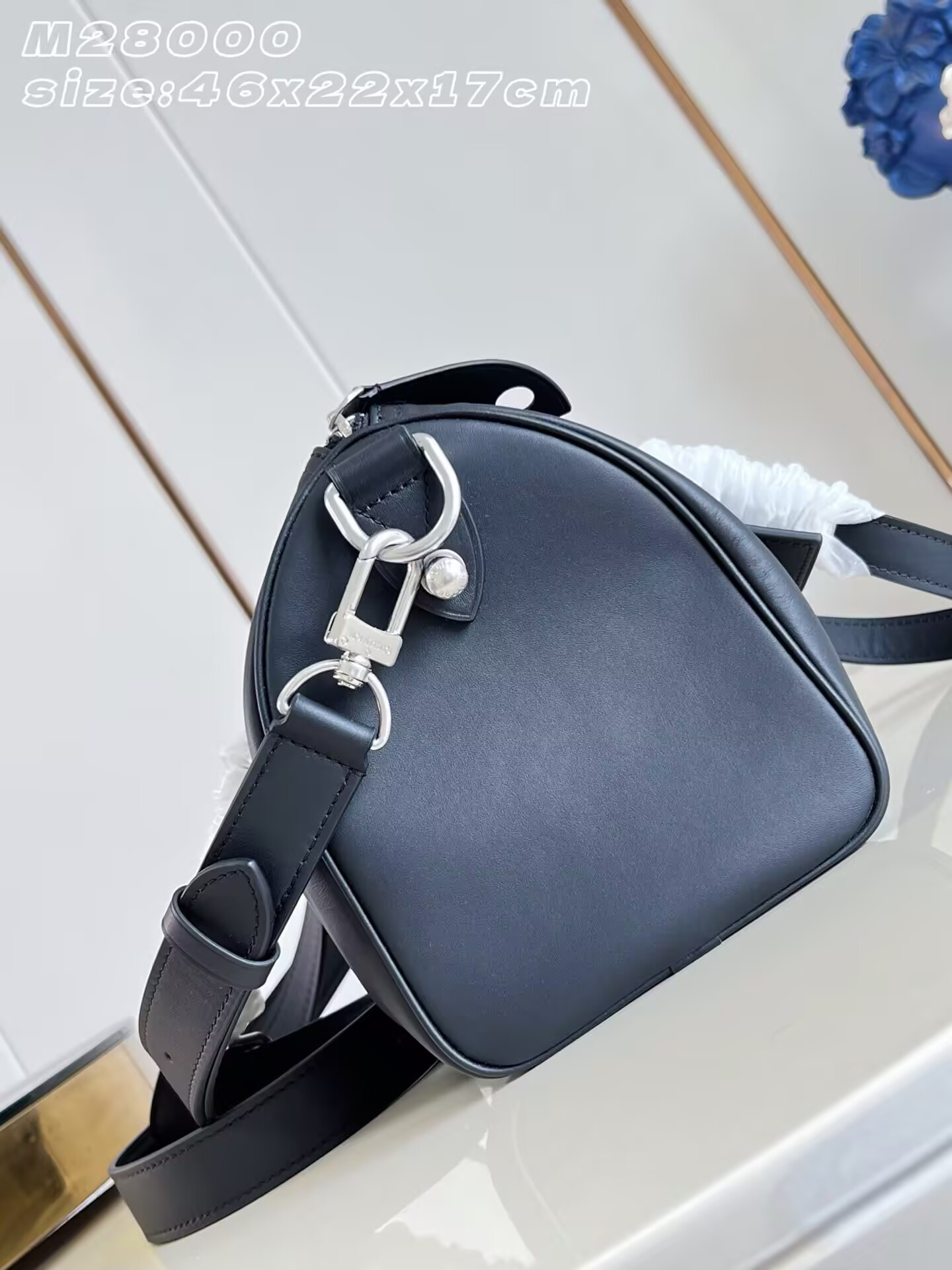LV Needle Bag M28000 46 x 22 x 17 cm