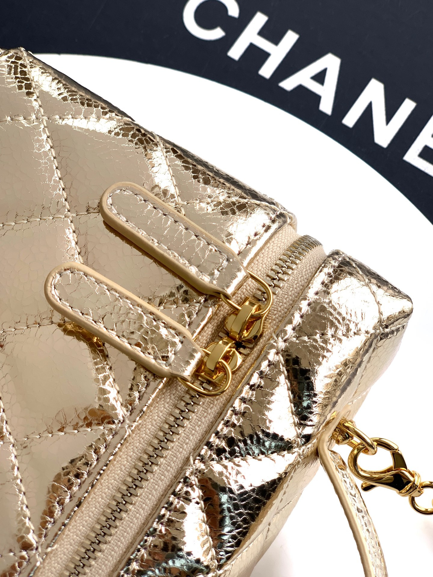 Ch**el Vanity with Chain 17x19x5cm