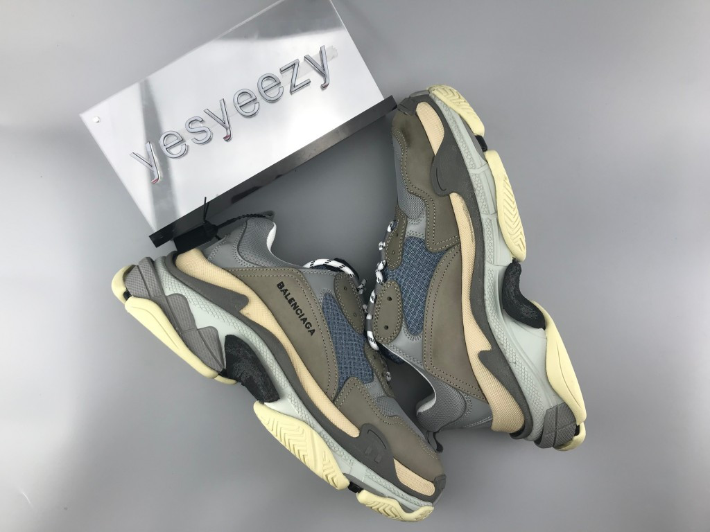 UA PARIS TRIPLE S TRAINER GREY