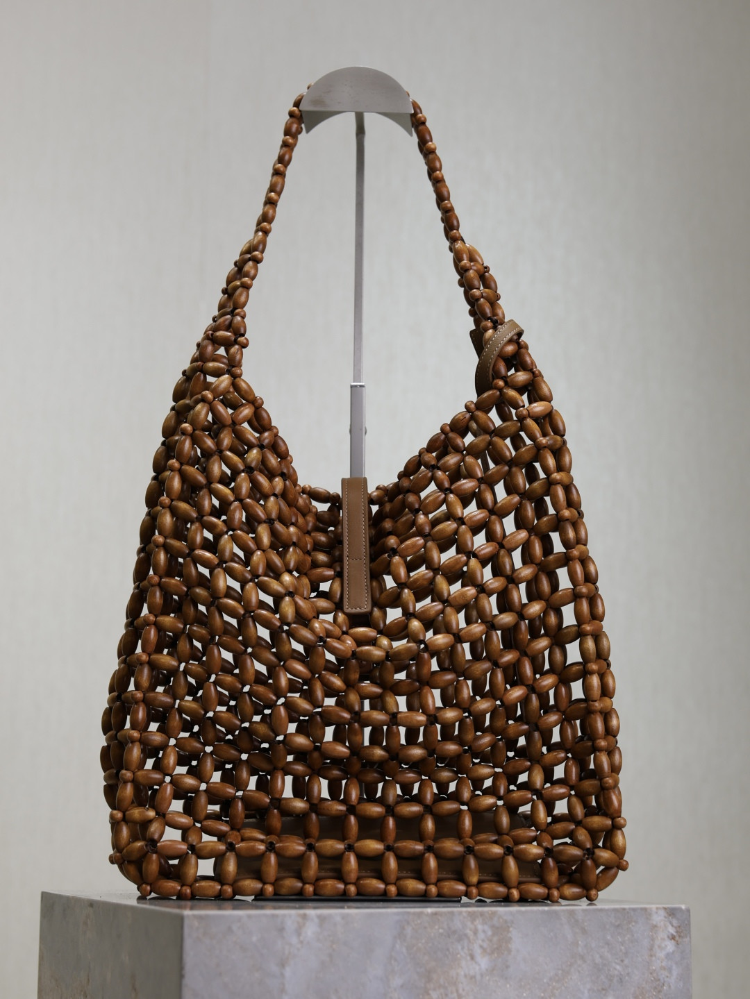 Y51 LE 5 à 7 large in wood beads 30x35x10cm