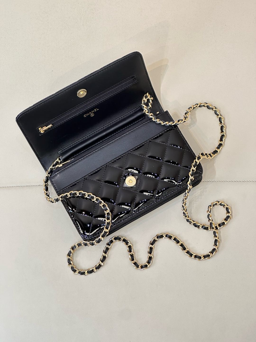Ch**el woc classic wallet on chain 13x19x3cm