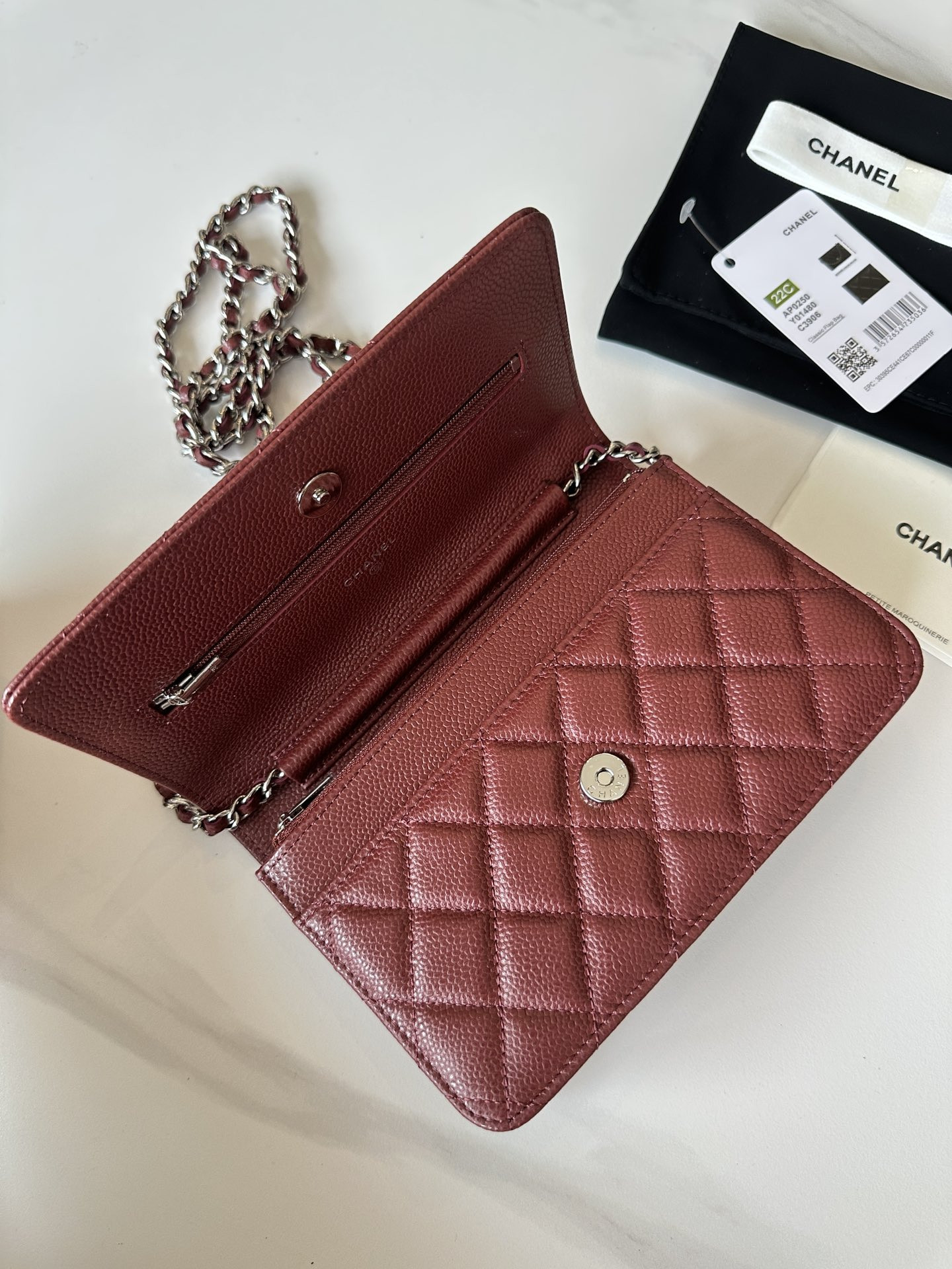 Ch**el woc classic wallet on chain 12.3x19.2x3.5cm
