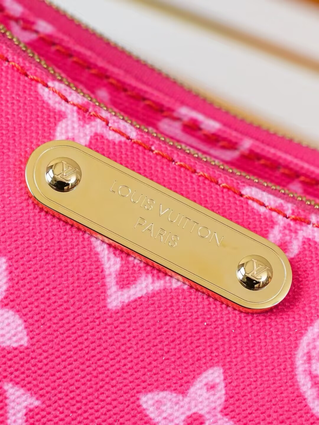 LV Pochette Liv M27719 24.5x13.5x6.5cm