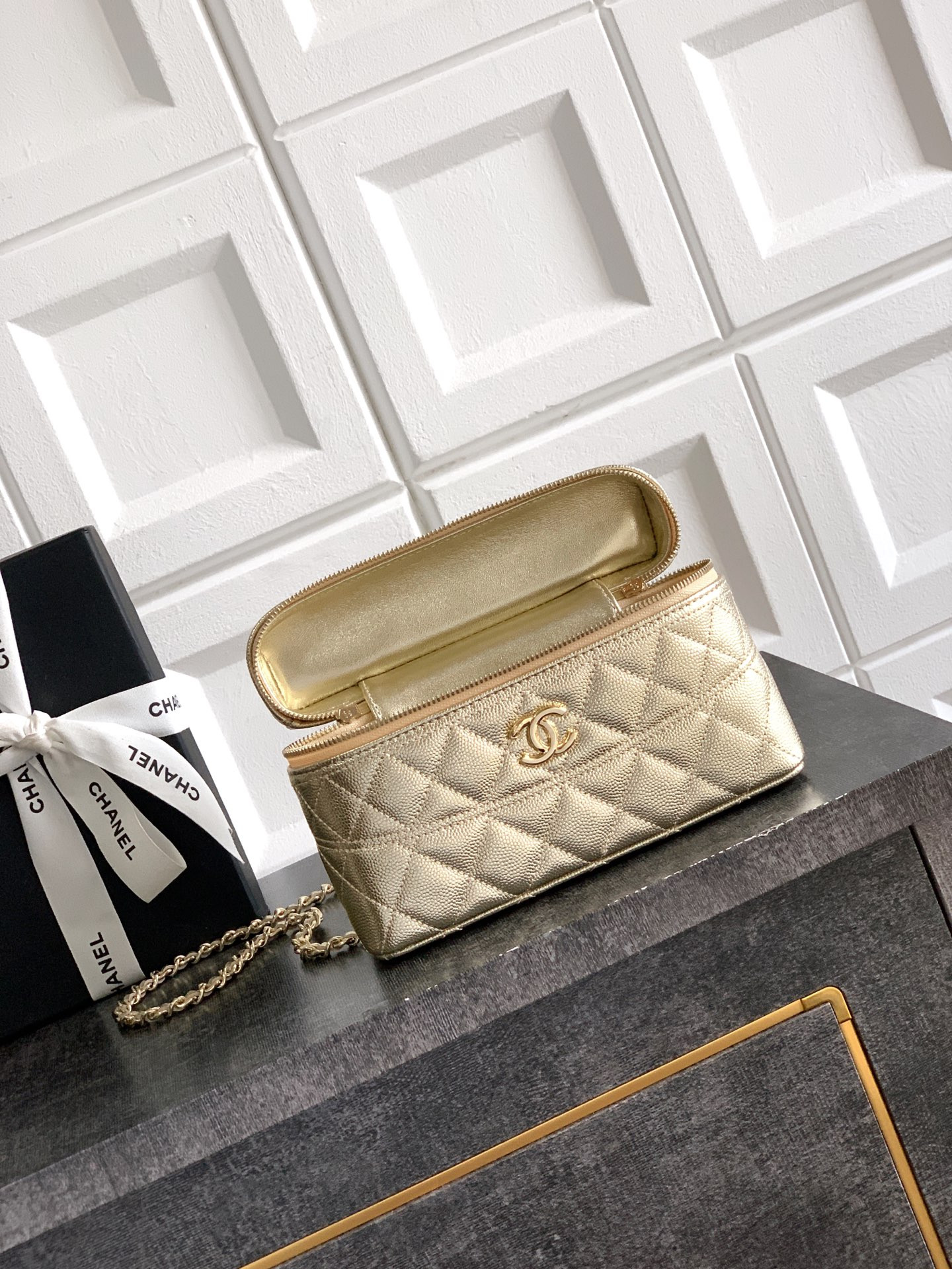 Ch**el long vanity with chain 17×19.5×5cm