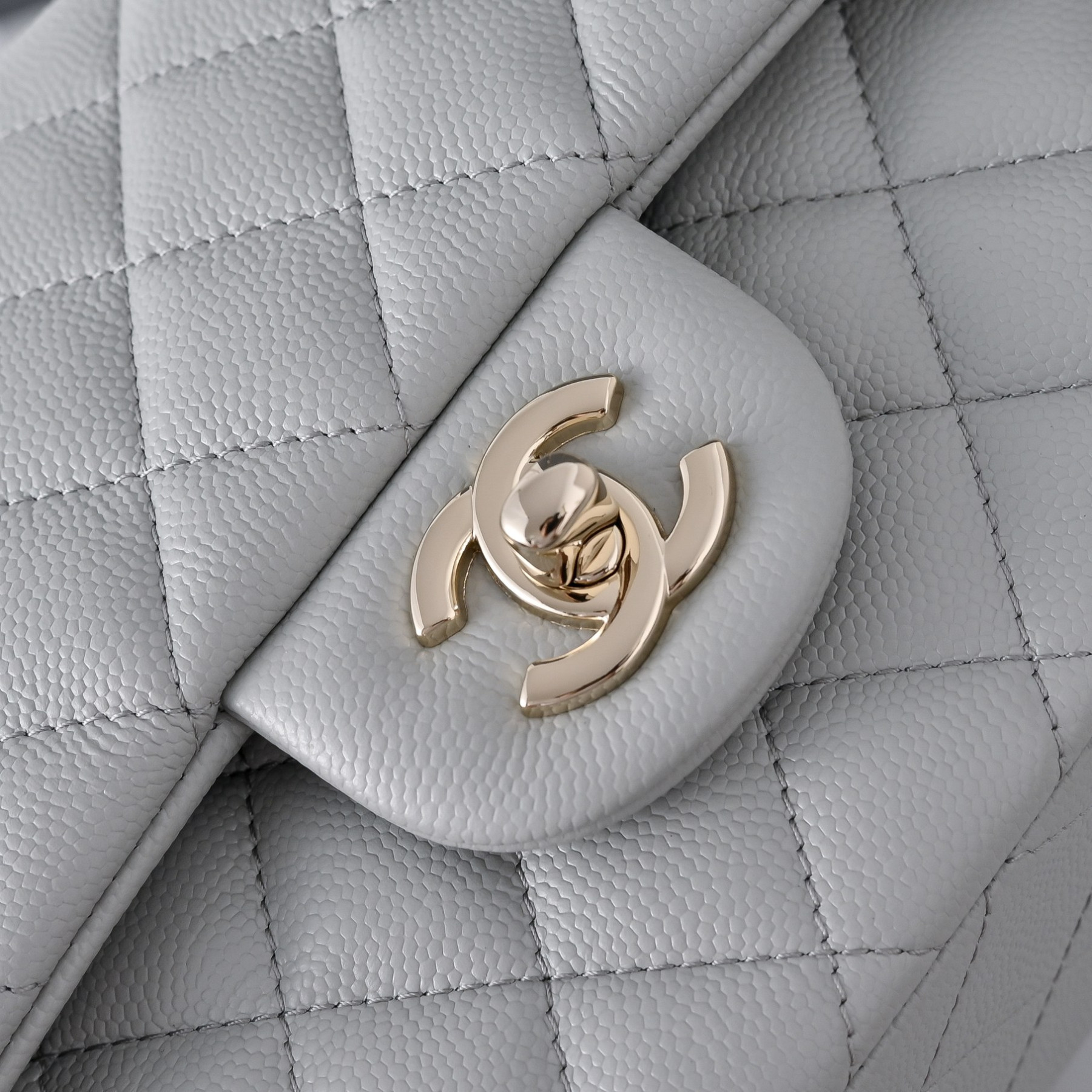 Ch**el classic flap handbag light grey with light gold hardware and caviar leather a01113 23x14.5x6cm