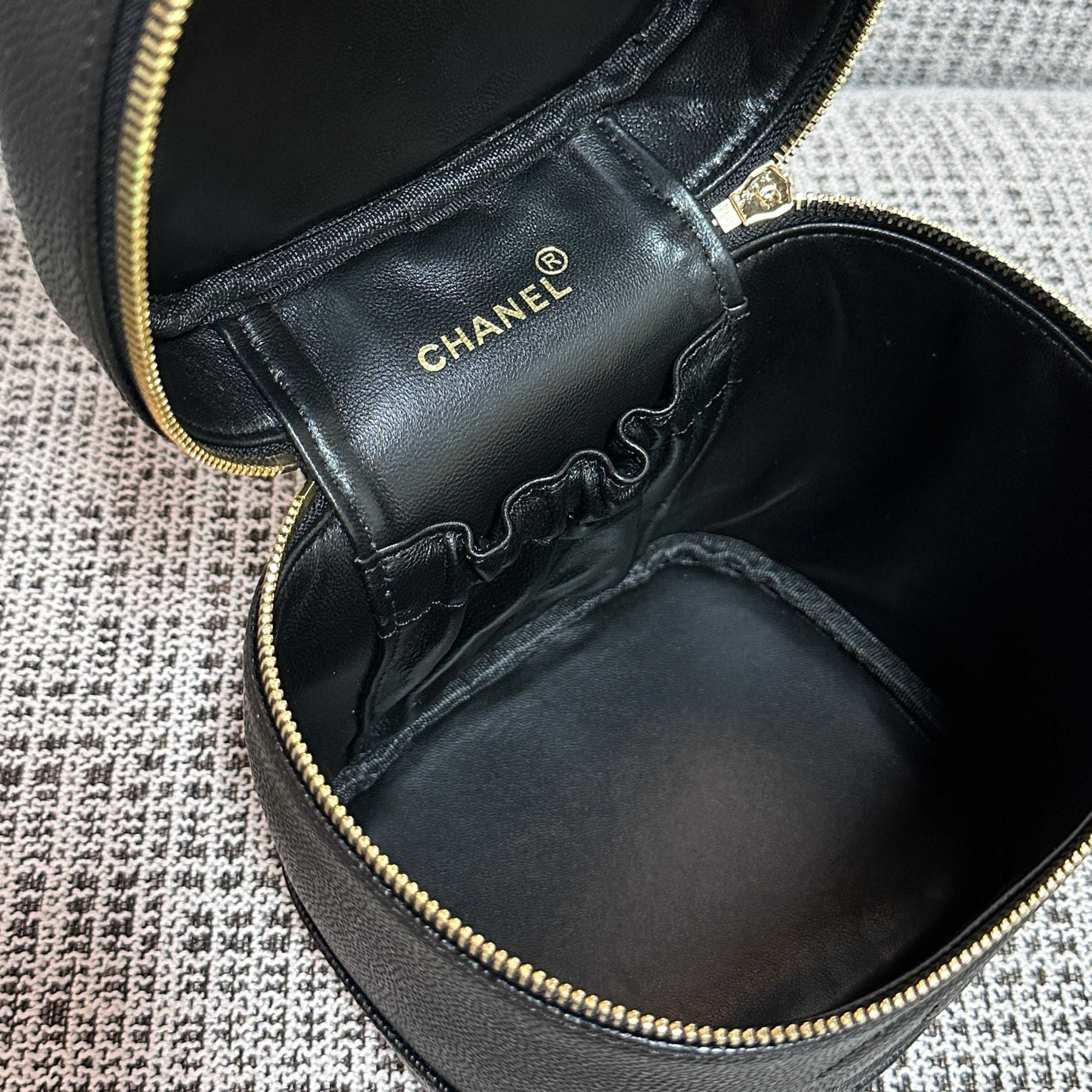 Ch**el vanity bag 17.5x13x17cm
