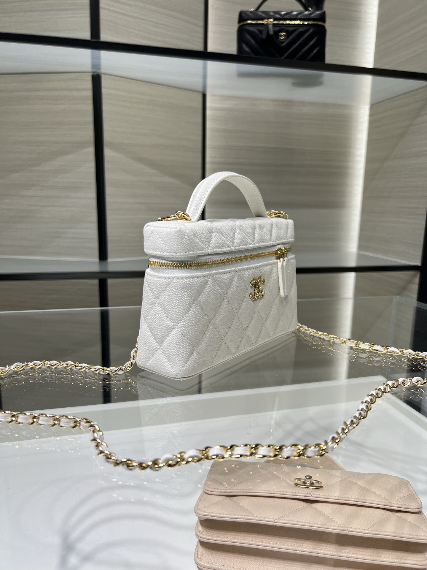 Ch**el classic vanity with chain handbag ap5090 17x19.5x5cm