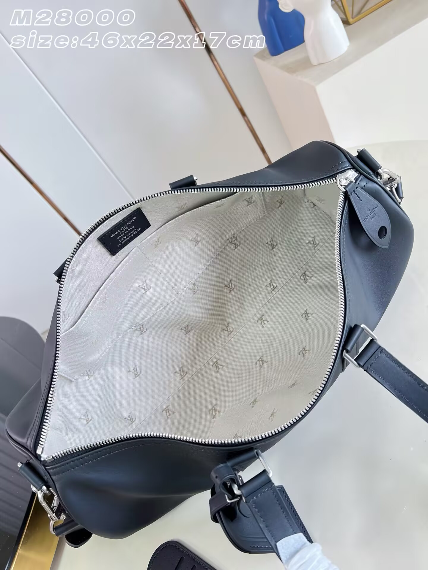 LV Needle Bag M28000 46 x 22 x 17 cm