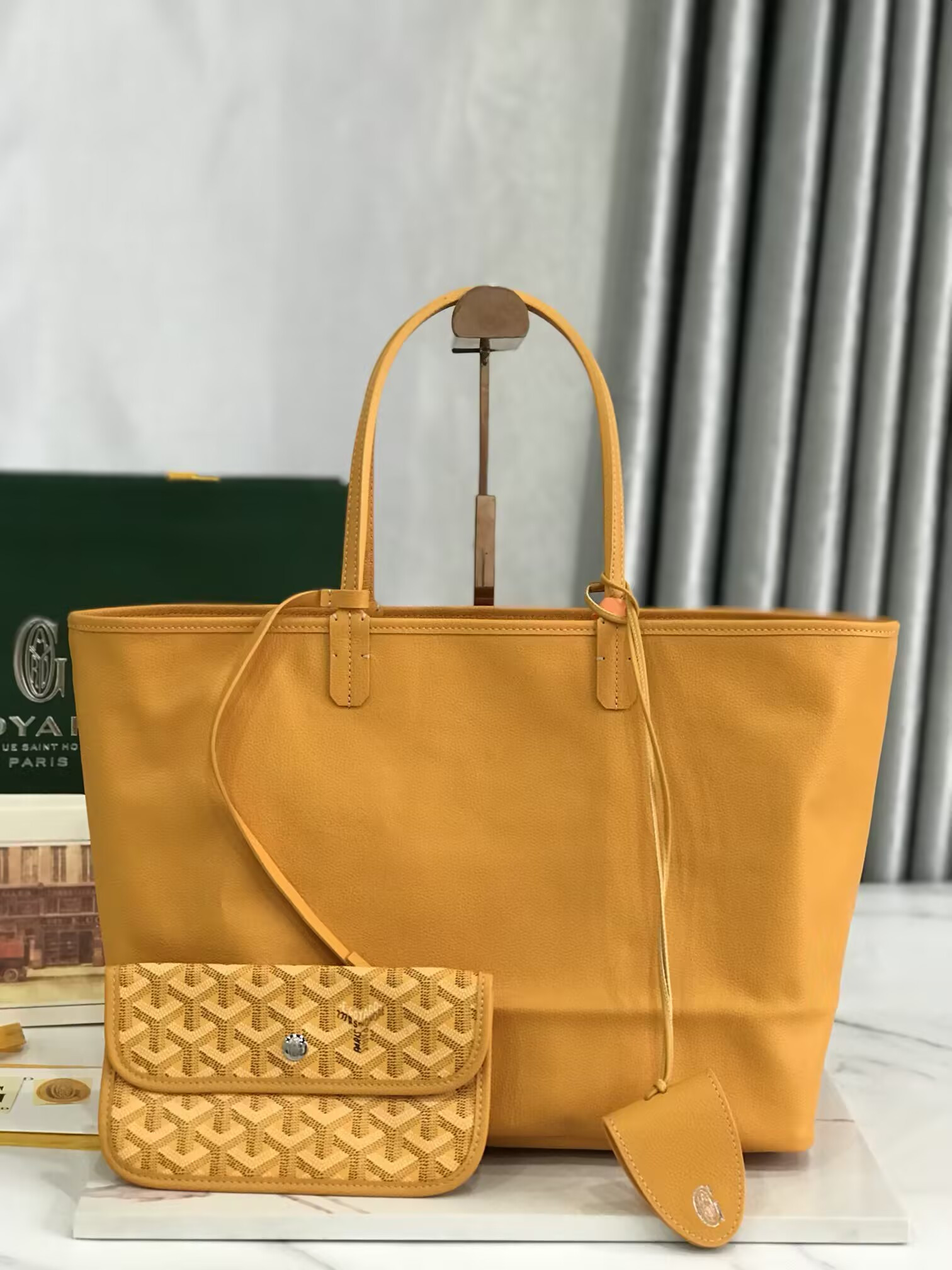 G09ard anjou gm bag 39x32x19cm