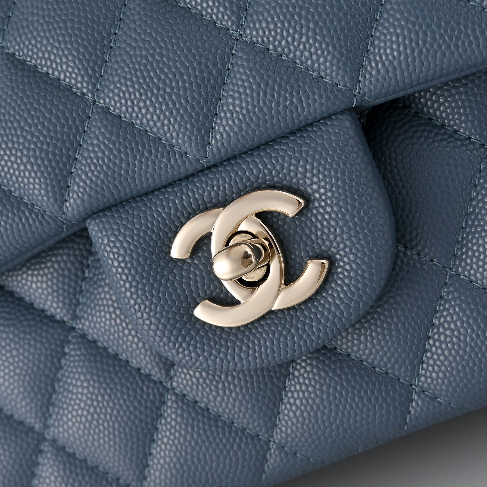 Ch**el classic flap handbag dusty blue with light gold hardware and caviar leather a01113 23x14.5x6cm
