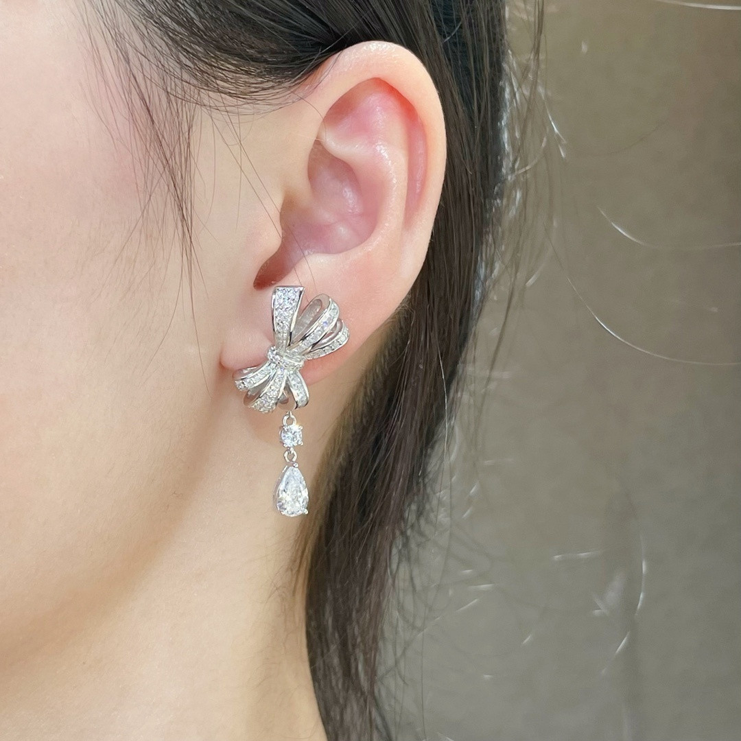 Graff D1am0nd-encrusted Butterfly Stud Earrings Ag925