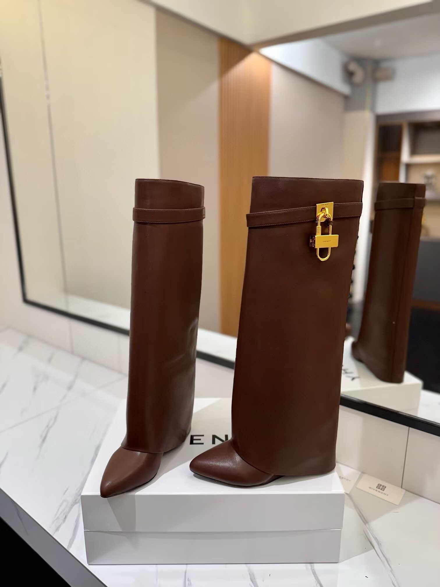 ua G1uenchy shark lock boots in leather