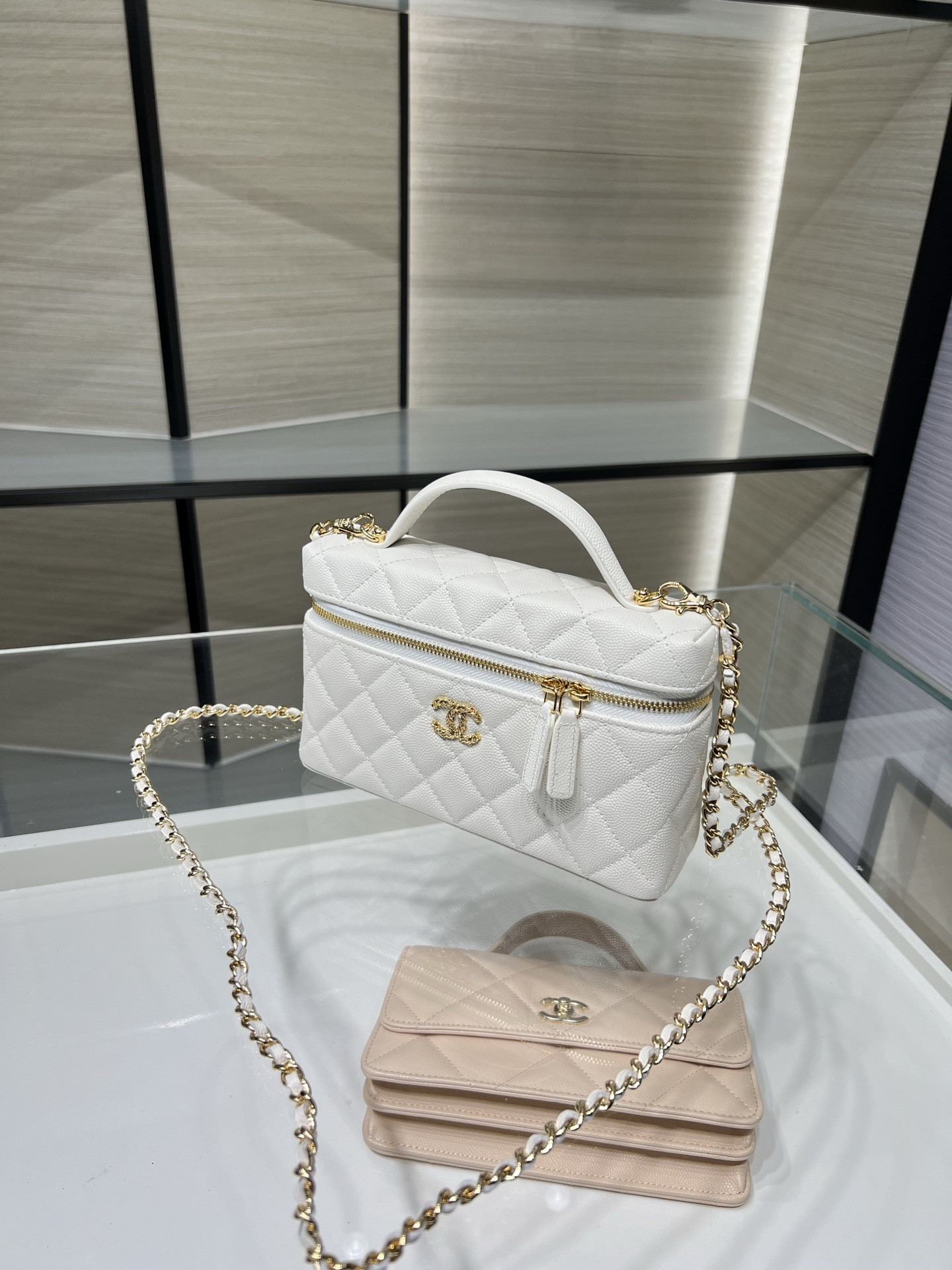Ch**el classic vanity with chain handbag ap5090 17x19.5x5cm