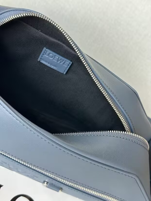 L0ew* convertible sling in classic calfskin 32.5x9x12.3cm