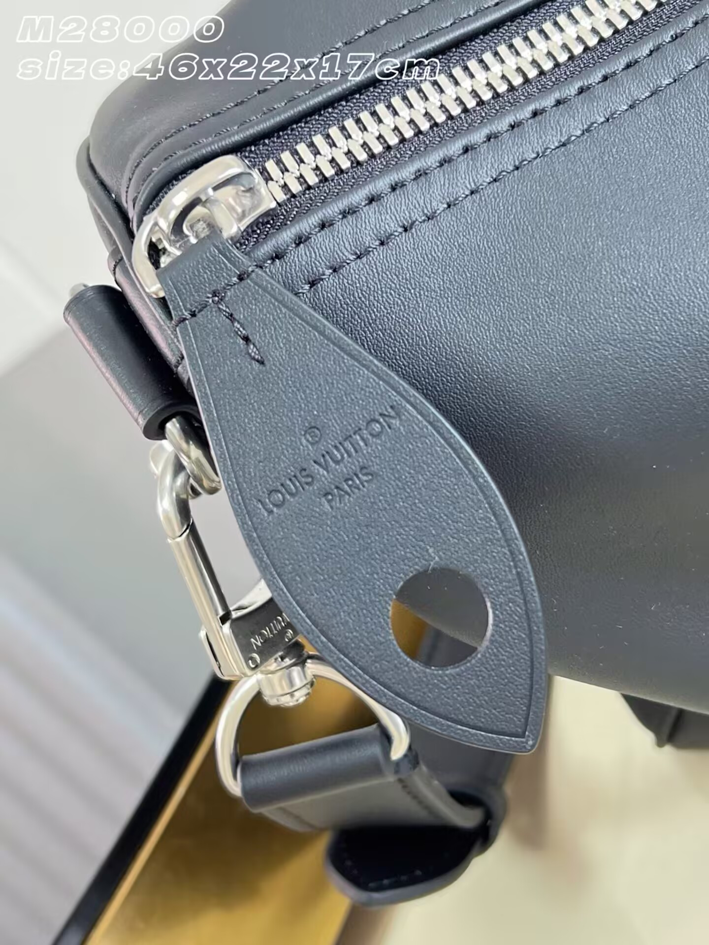 LV Needle Bag M28000 46 x 22 x 17 cm