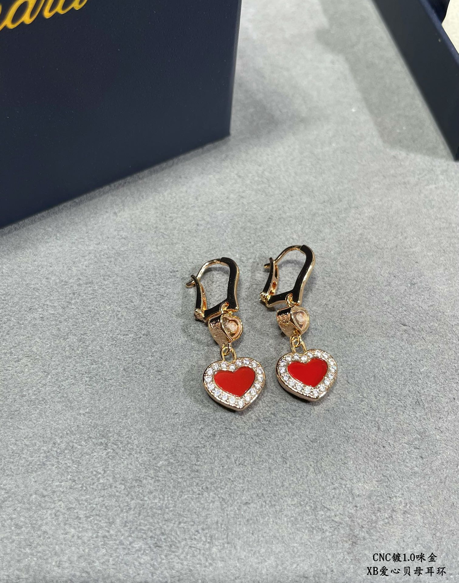 Chopard Heart-shaped Edge D1am0nd Mother-of-Pearl Earrings