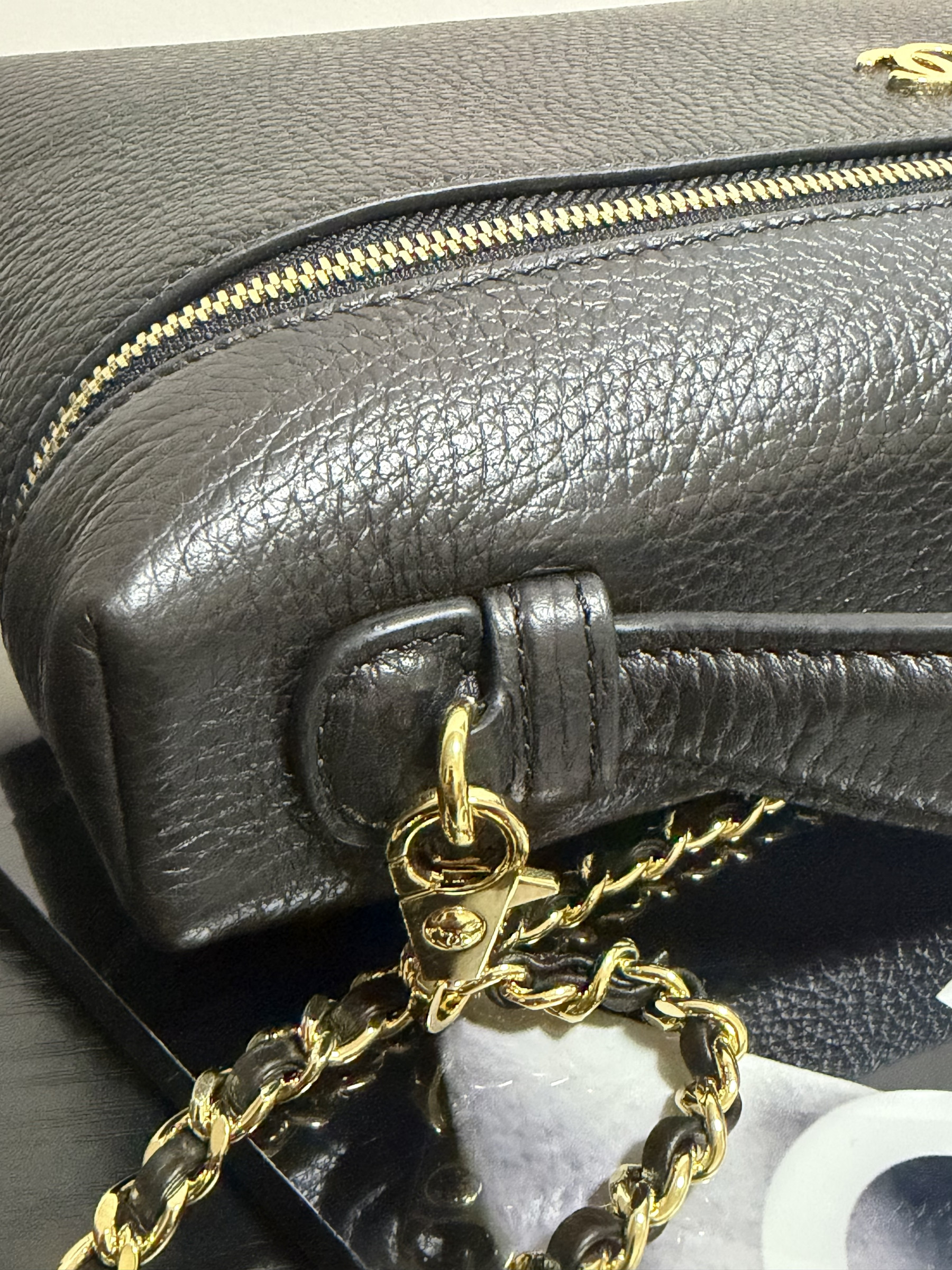 Ch**el classic vanity with chain handbag ap6473 17x29x5cm