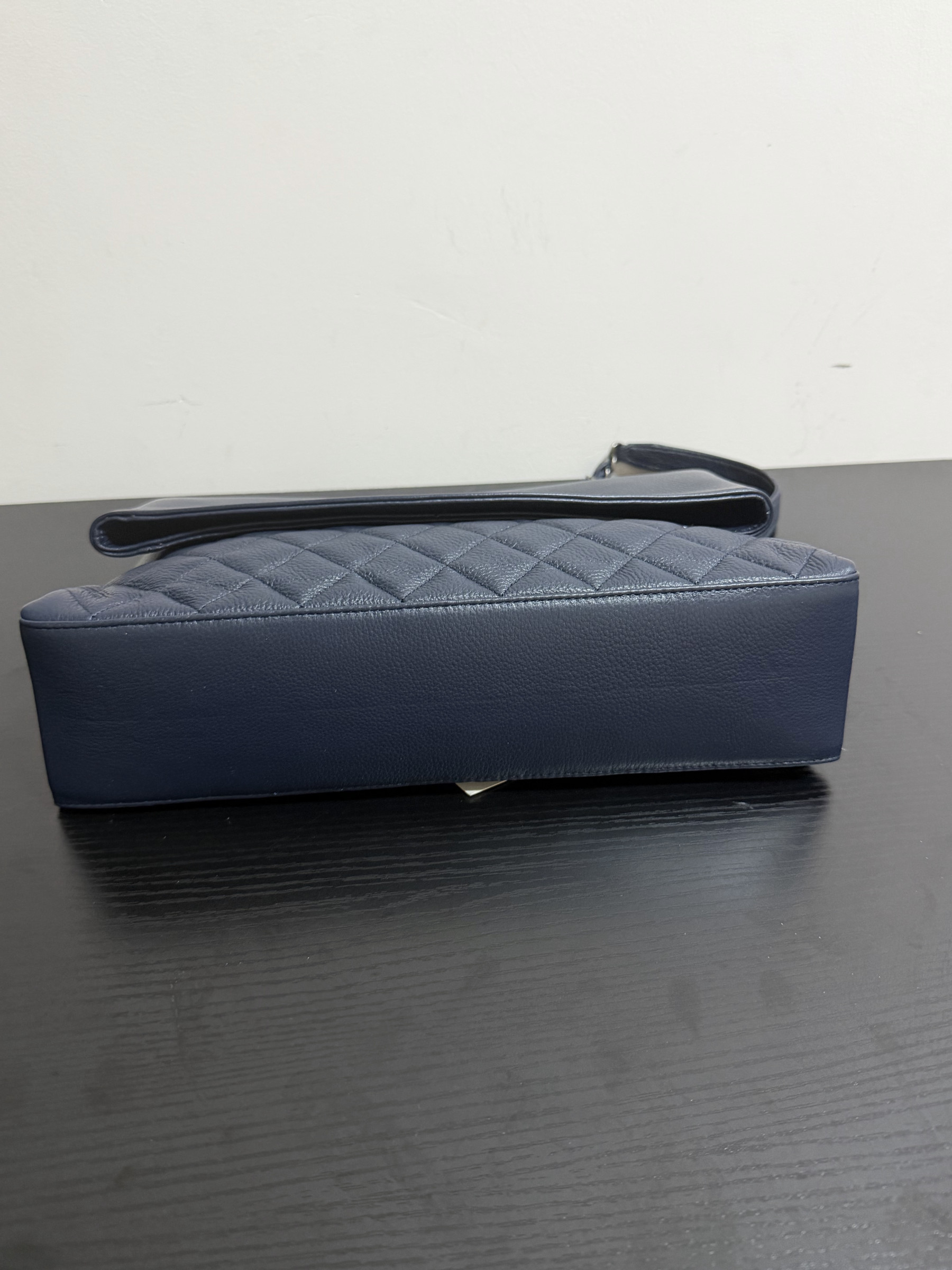 Ch**el hampton flap handbag as7095 32x19x7.5cm