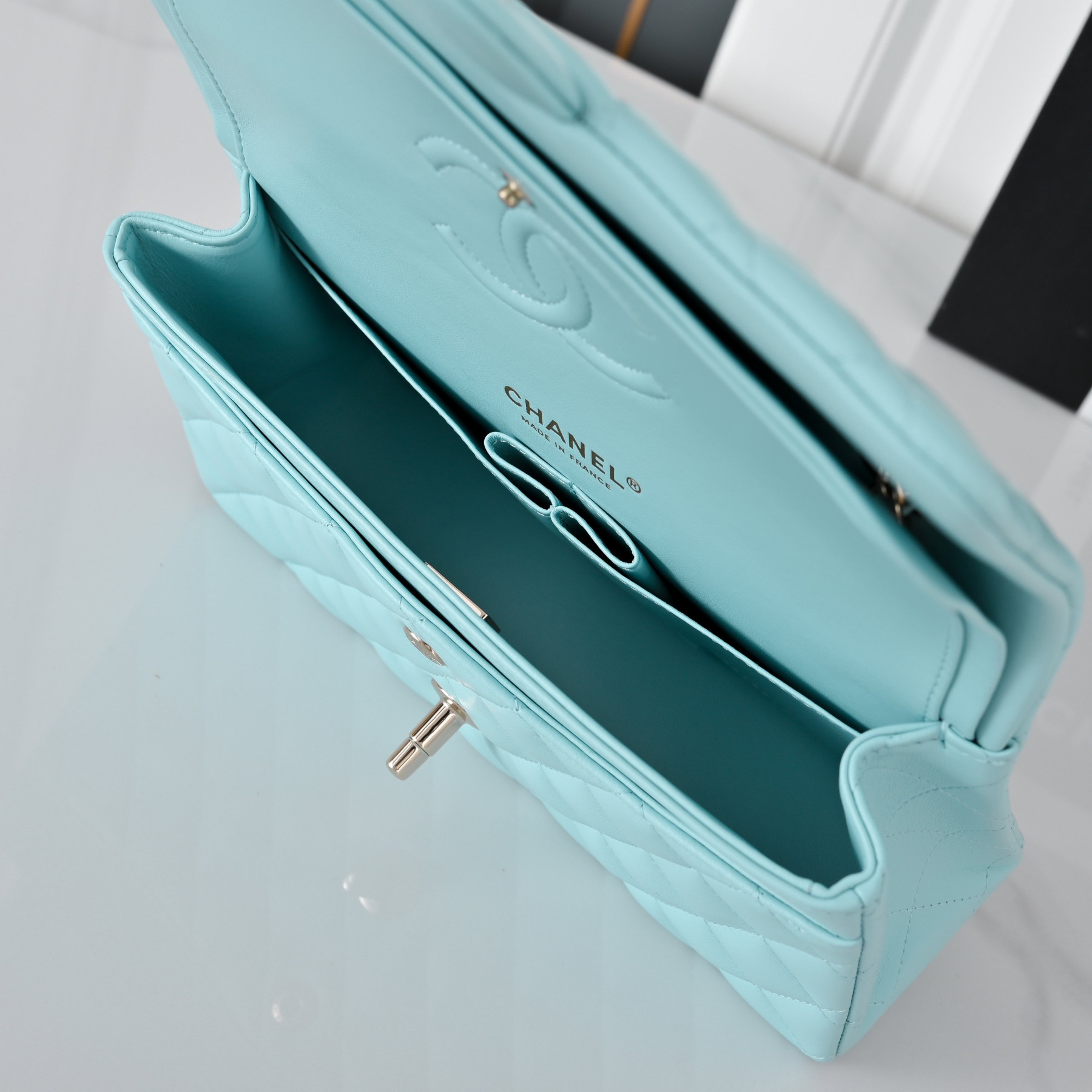 Ch**el classic flap handbag sky blue lambskin with light gold hardware a01113 23x14.5x6cm