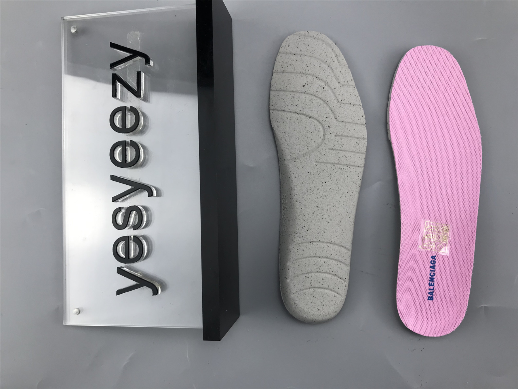 UA TRIPLE S CLEAR SOLE SNEAKER WHITE AND PINK