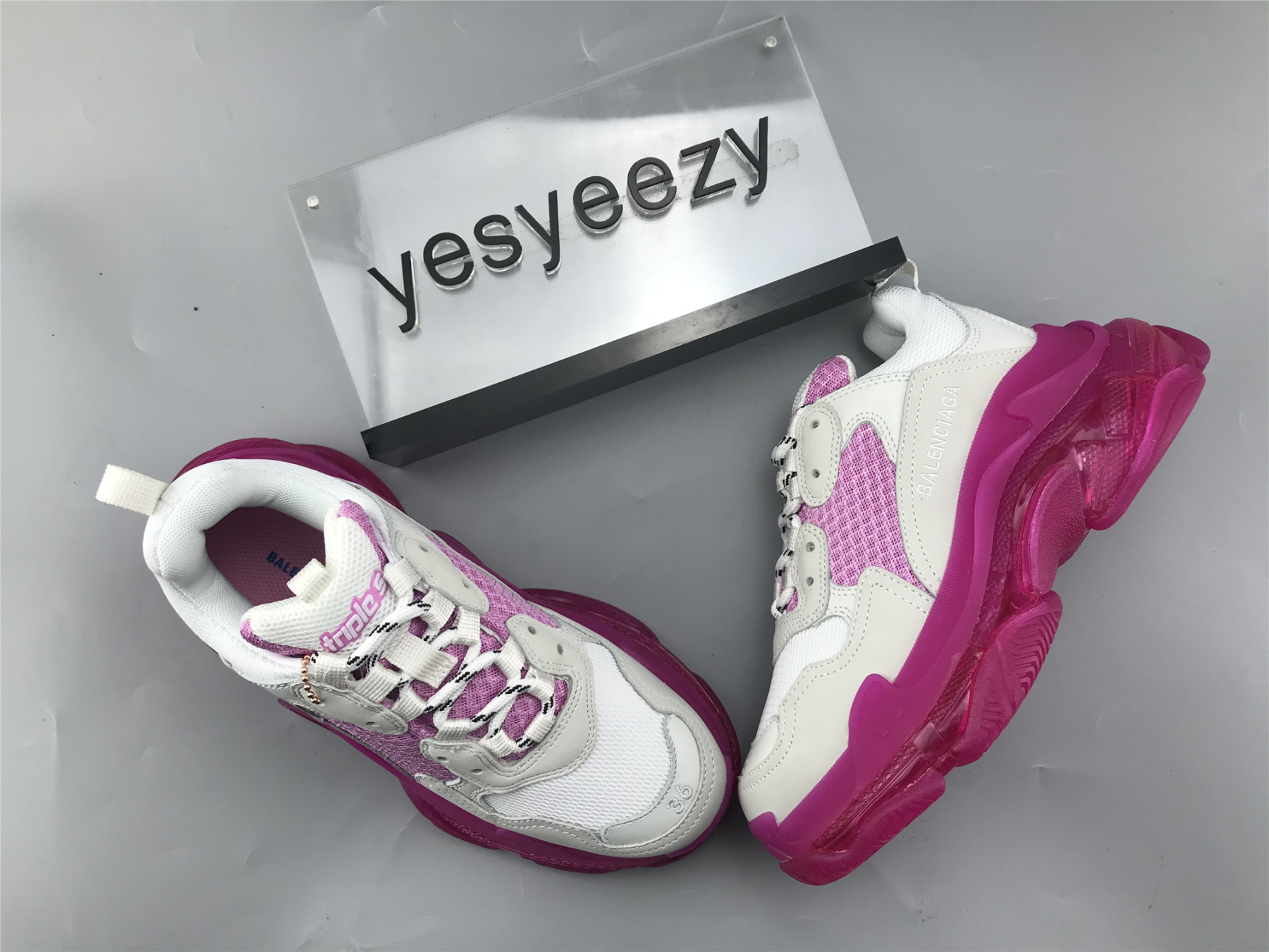 UA TRIPLE S CLEAR SOLE SNEAKER WHITE AND PINK