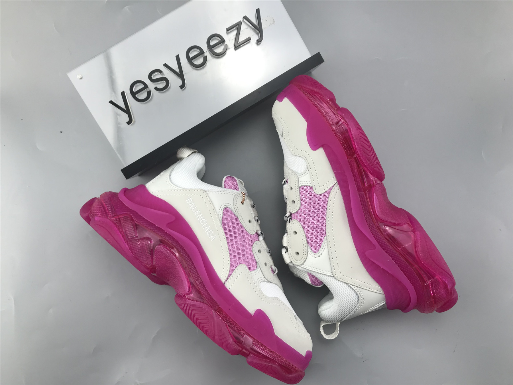 UA TRIPLE S CLEAR SOLE SNEAKER WHITE AND PINK