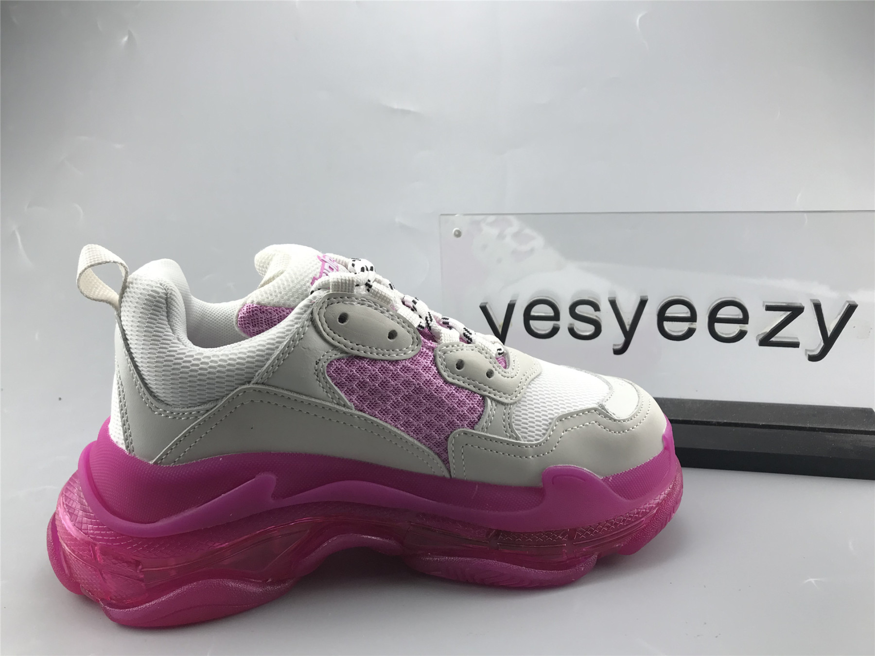 UA TRIPLE S CLEAR SOLE SNEAKER WHITE AND PINK