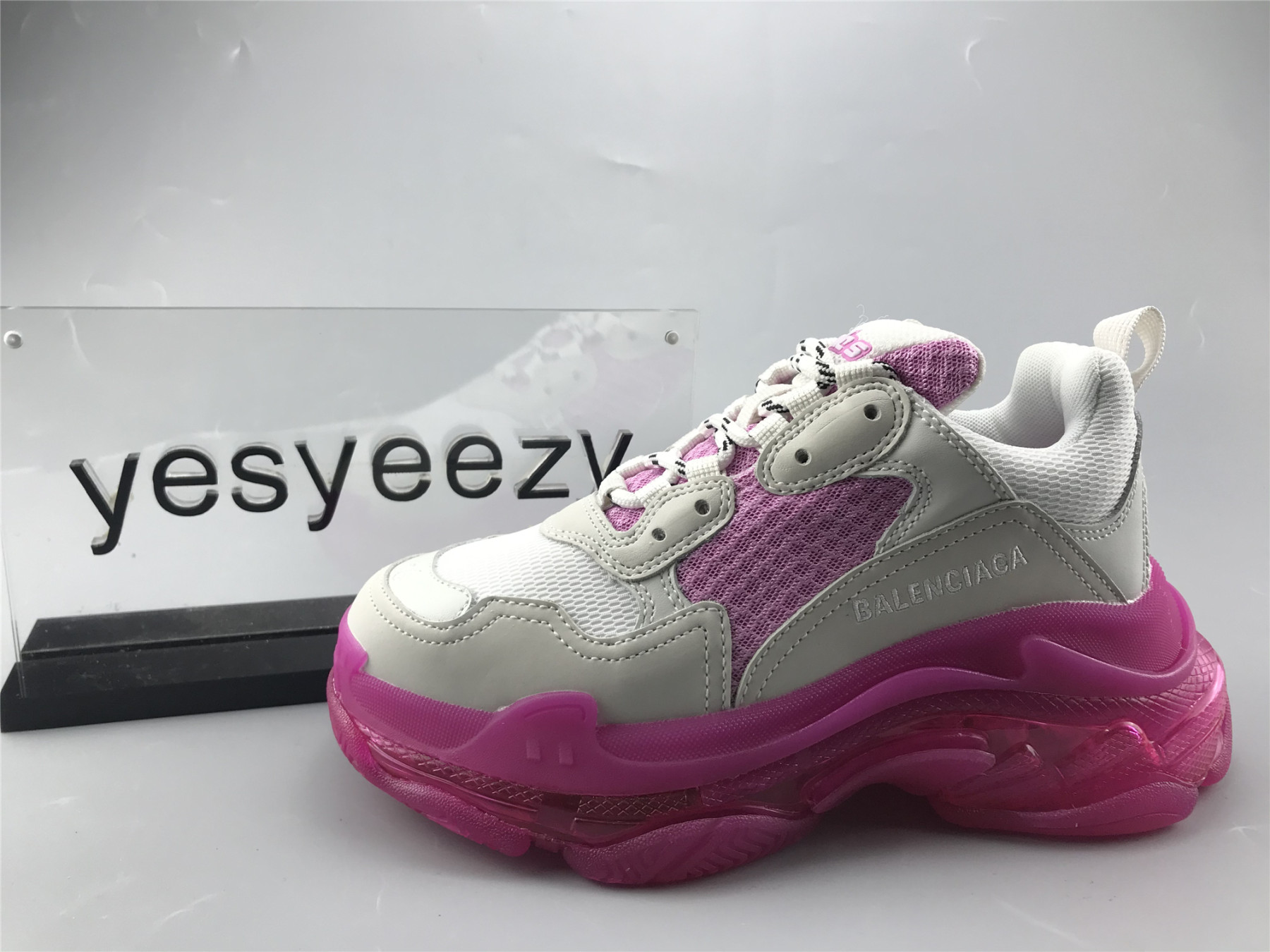UA TRIPLE S CLEAR SOLE SNEAKER WHITE AND PINK