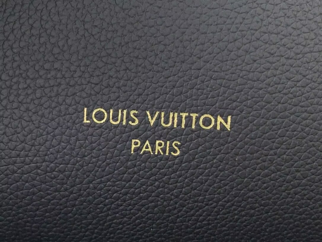 LV Low Key Duffle Tote M26257 43.5x26.5x14.5cm