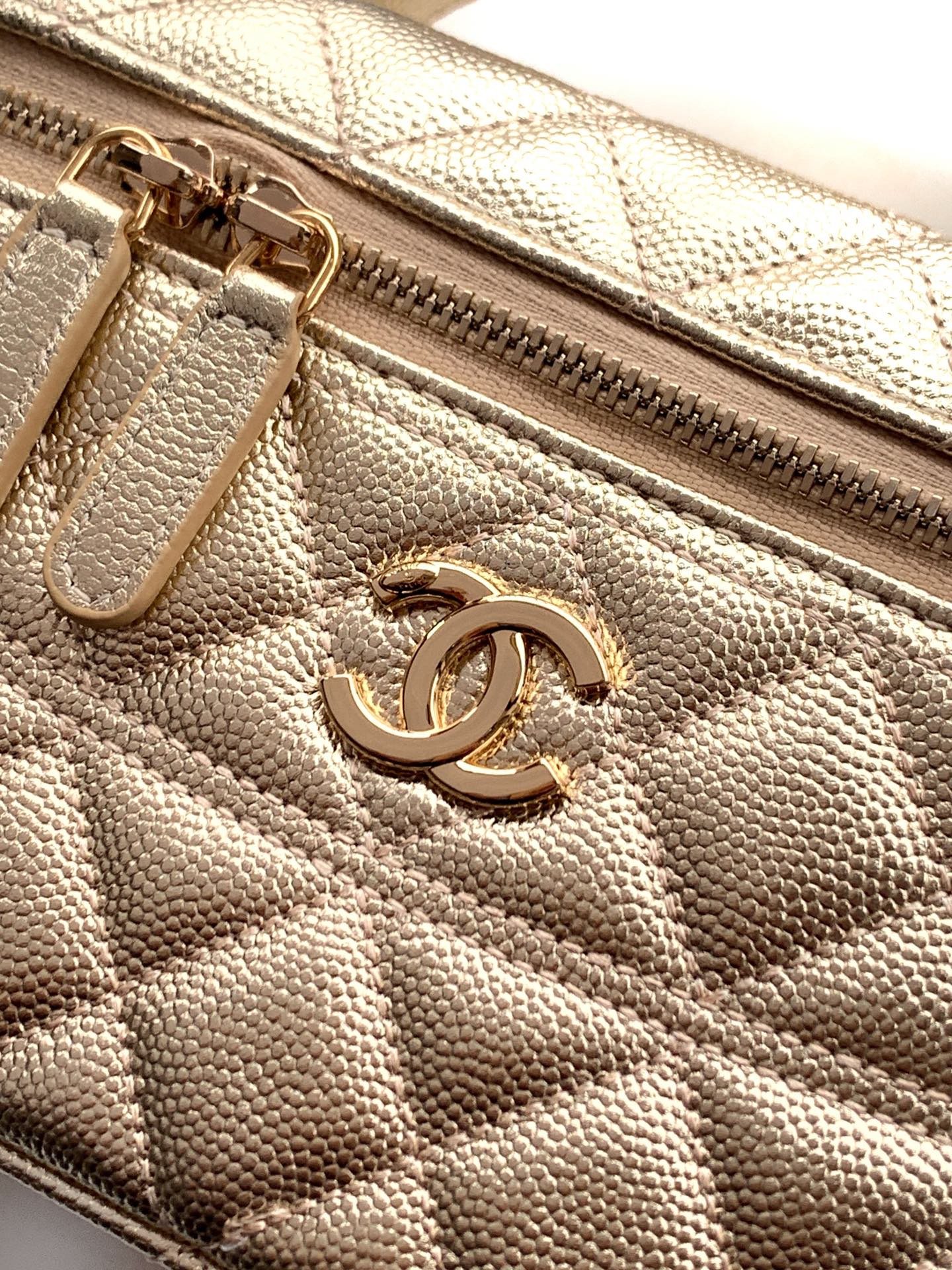 Ch**el long vanity with chain 17×19.5×5cm